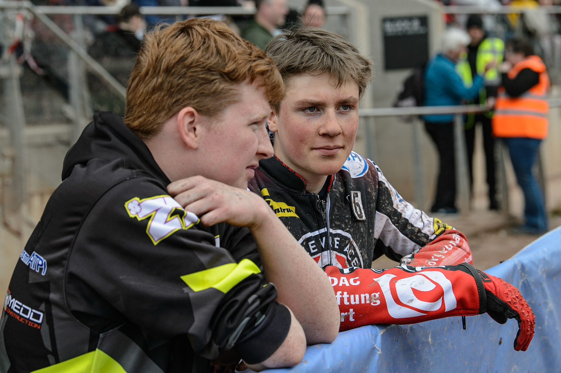 MANCHESTER, UK. MAY 2ND  Norick Blödorn  chats with one of the mechanics during the SGB Premiership match between Belle Vue Aces and Peterborough at the National Speedway Stadium, Manchester on Monday 2nd May 2022. (Credit: Ian Charles | MI News)