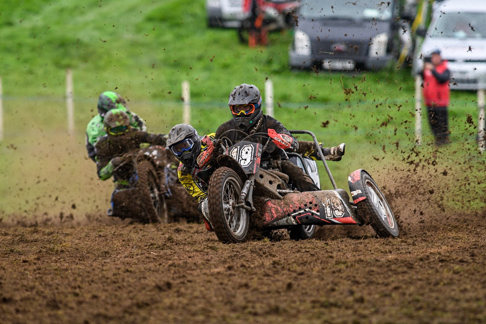 Andy Minard &amp; Lewis Davis (19) leading Billy Winterburn &amp; Ryan Wharton (94) in the 1000cc Sidecar Class during the ACU British Upright Championships at Woodhouse Lance, Gawsworth, Cheshire on Sunday 8th September 2024. (Photo: Ian Charles | MI News)