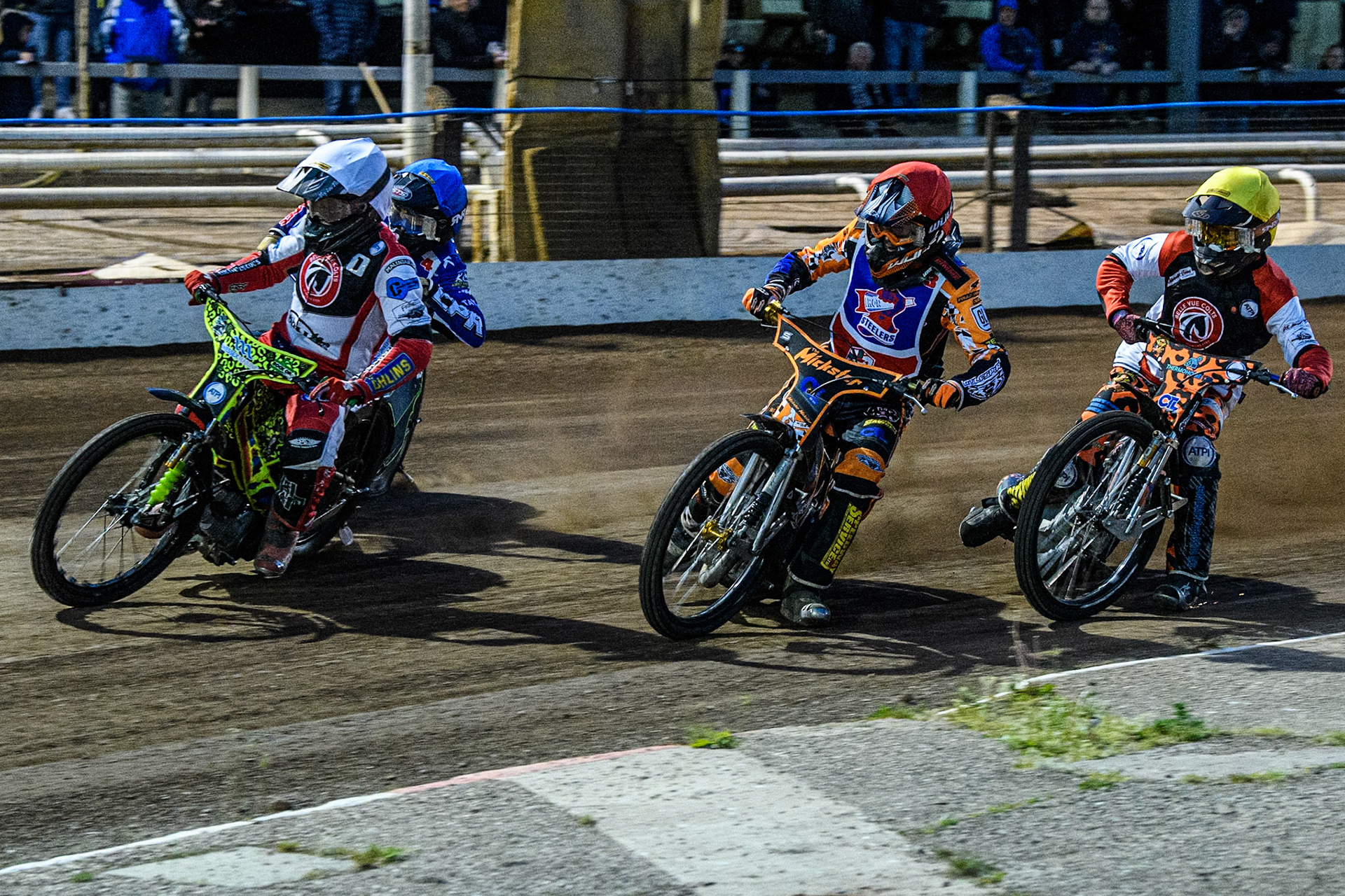 Belle Vue Colts' William Cairns in White leading Steelers' Mickie Simpson in Red, Belle Vue Colts' Guest Rider Cooper Rushen in Yellow and Steelers' Vinnie Foord in Blue during the WSRA National Development League match between Steelers and Belle Vue Colts at Owlerton Stadium, Sheffield on Monday 5th May 2025. (Photo: Ian Charles | MI News)