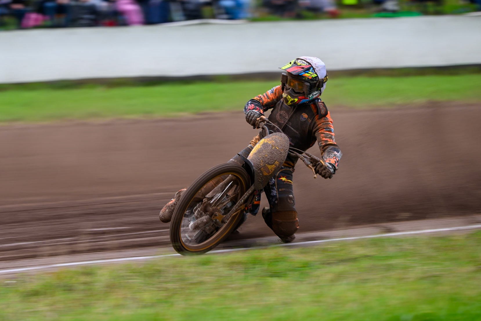 Wild Card Rider Romano Hummel (15) of The Netherlands in action during the FIM Long Track World Championship Final 4, at the Speed Centre Roden, Netherlands on Sunday 21st September 2025. (Photo: Ian Charles | MI News)during the FIM Long Track World Championship Final 4, at the Speed Centre, Roden on Sunday 21st September 2025. (Photo: Ian Charles | MI News)