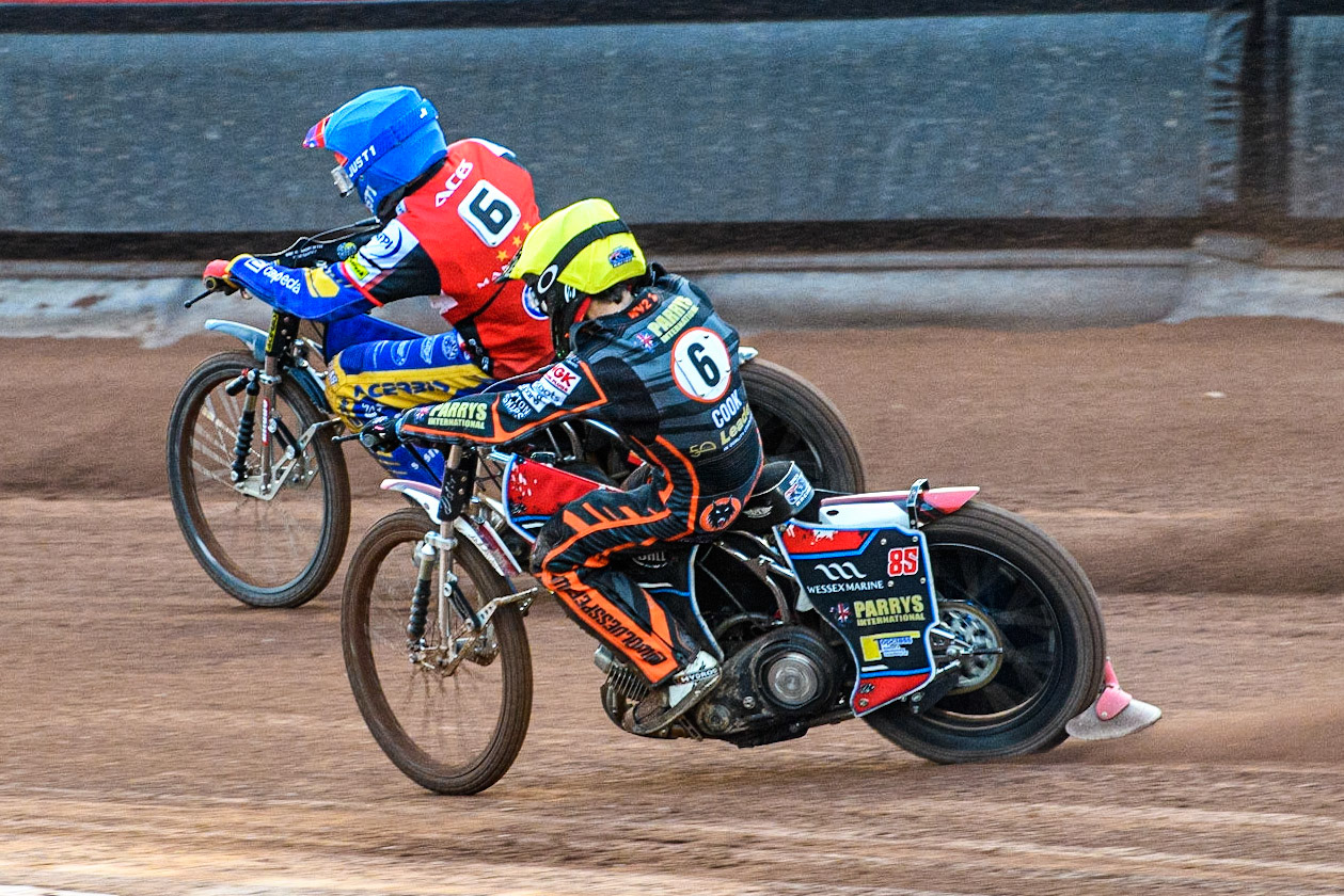 Paco Castagna (Blue) leads Zach Cook (Yellow) during the Sports Insure Premiership Knock Out Cup Quarter Final 2nd Leg between Belle Vue Aces and Wolverhampton Wolves at the National Speedway Stadium, Manchester on Thursday 18th May 2023. (Photo: Ian Charles | MI News)