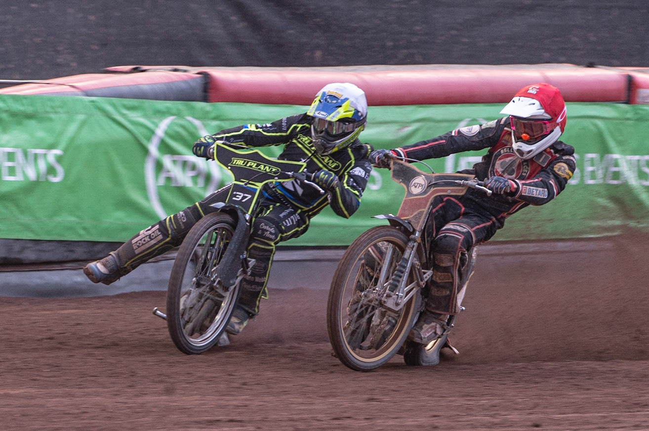 Photo: Ian Charles

Chris Harris (White) and Max Fricke (Red)  battle it out before their crash

Belle Vue Aces v Ipswich Witches, British Speedway Premiership, Belle Vue National Speedway Stadium,  Manchester, Monday 3  June  2019