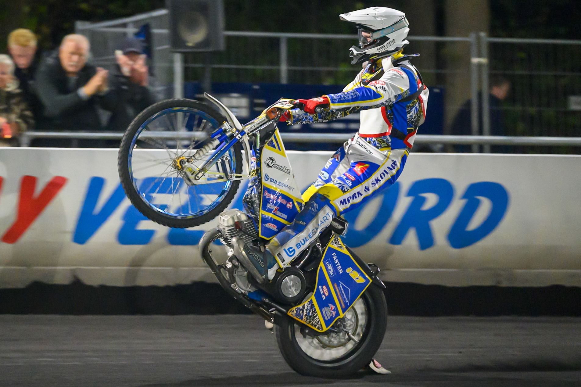 Rasmus Pedersen of Denmark celebrates with a wheelie during the Gouden KENNY Helm at Speedway Veenoord, Veenoord in the Netherlands on Saturday 19th September 2026. (Photo: Ian Charles | MI News)