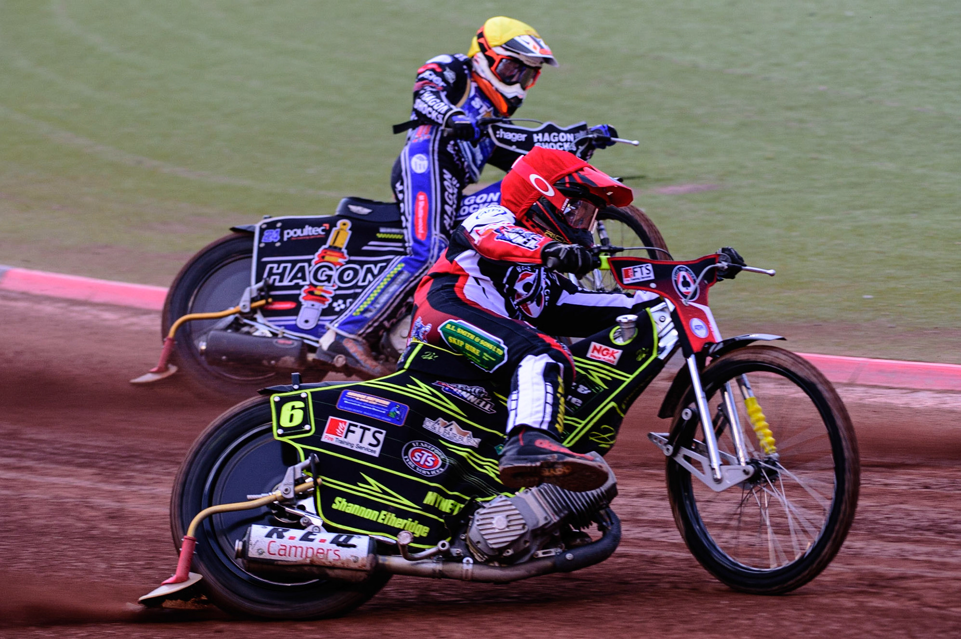 MANCHESTER UK  Jye Etheridge  (Red) outside Jason Edwards  (Yellow) during the SGB Premiership match between Belle Vue Aces and King's Lynn Stars at the National Speedway Stadium, Manchester on Monday 11th July 2022. (Credit: Ian Charles | MI News)