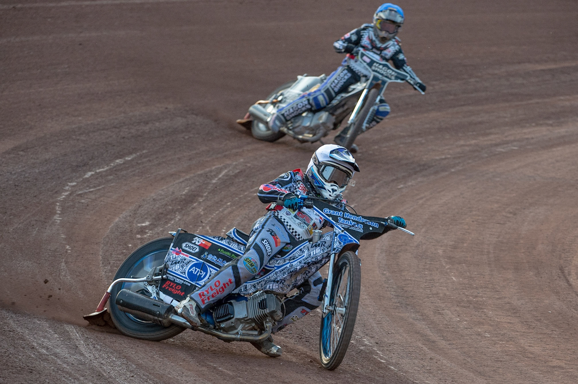 Photo: Ian Charles

Sam McGurk (White) leads Sam Hagon (Blue) 

Summer Speed Saturday & British Youth Speedway Championship Round 5, National Speedway Stadium, Manchester, Saturday 22 June 2019