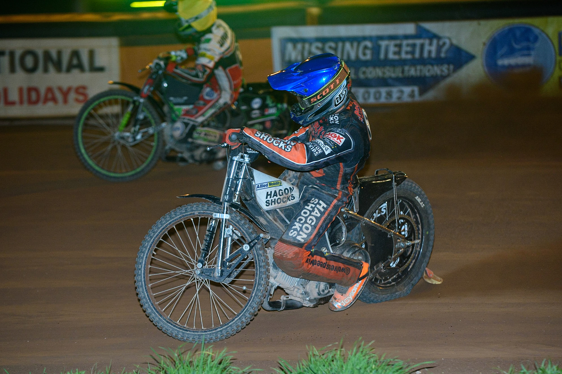 WOLVERHAMPTON, UK. AUGUST 30TH. Charles Wright  (Yellow) inside Broc Nicol  (Blue) during the SGB Premiership match between Wolverhampton Wolves and Belle Vue Aces at Monmore Green Stadium, Wolverhampton on Monday 30th August 2021. (Credit: Ian Charles | MI News)