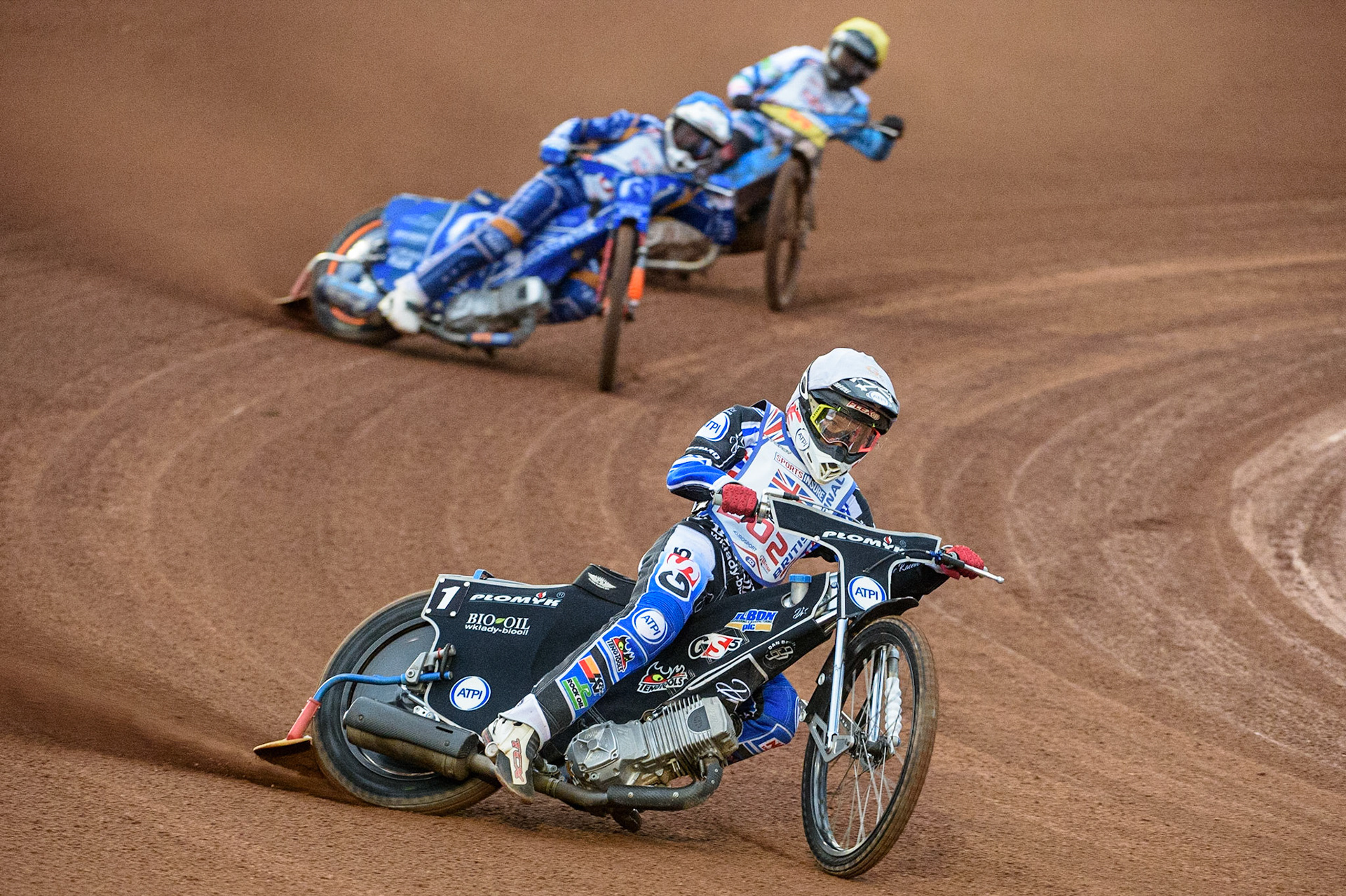 MANCHESTER, UK. AUGUST 16TH   Dan Bewley  (White) with a big lead over Lewis Kerr  (Blue) and Adam Ellis (Yellow)  during the Sports Insure British Speedway Finals at the National Speedway Stadium, Manchester on Monday 16th August 2021. (Credit: Ian Charles | MI News)