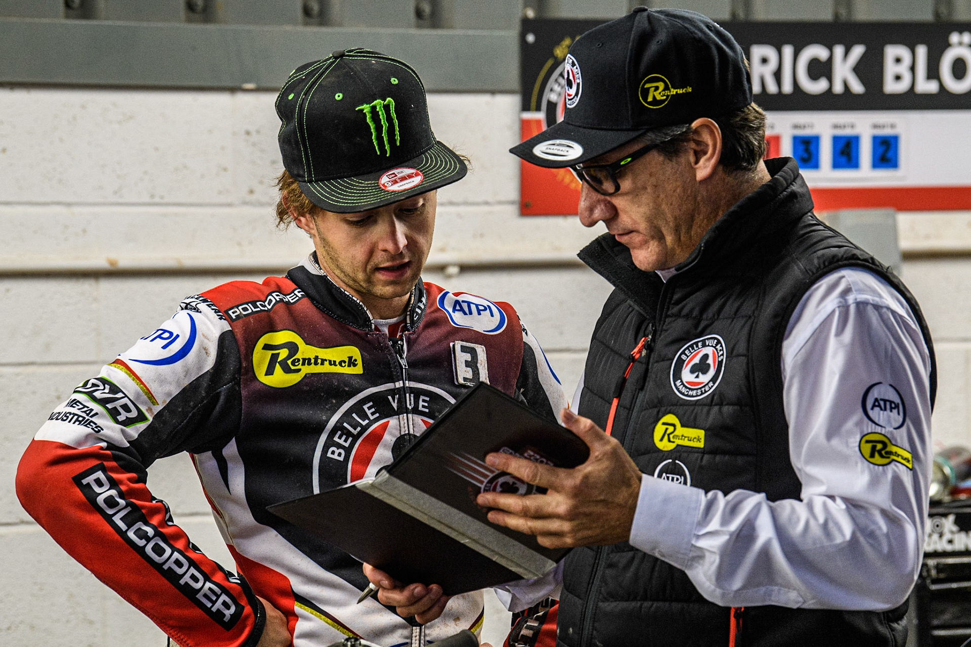 Jaimon Lidsey  (Left) discusses tactics with Aces Team Manager Mark Lemon ‘during the Sports Insure Premiership Semi Final Playoff 2nd leg match between Belle Vue Aces and Ipswich Witches at the National Speedway Stadium, Manchester on Monday 25th September 2023. (Photo: Ian Charles | MI News)