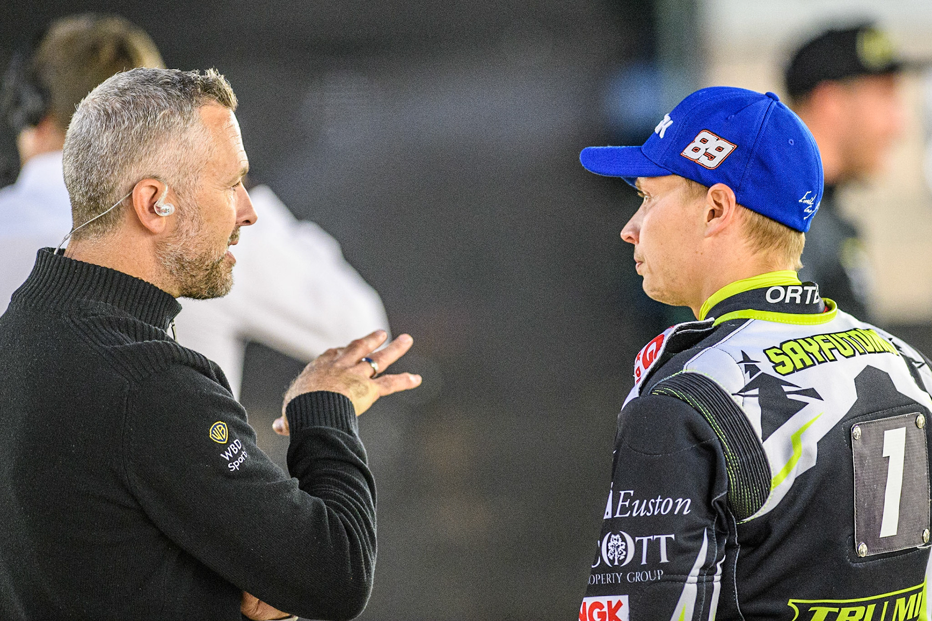 Scott Nicholls (Left) chats with Emil Sayfutdinov during the Sports Insure Premiership Semi Final Playoff 2nd leg match between Belle Vue Aces and Ipswich Witches at the National Speedway Stadium, Manchester on Monday 25th September 2023. (Photo: Ian Charles | MI News)