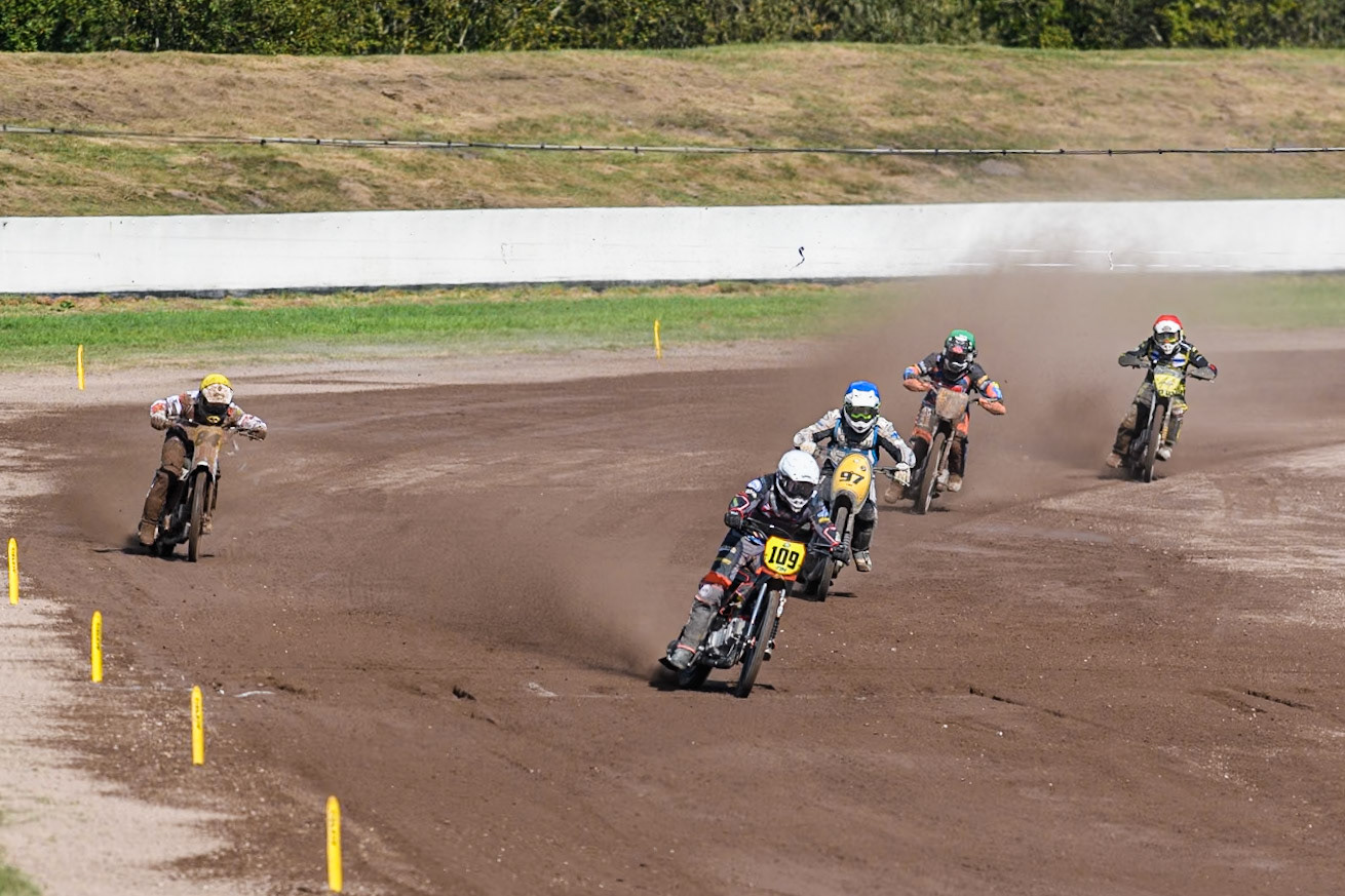 Zach Wajtknecht (109) of Great Britain in White leading Henri Ahlbom (97) of Finland in Blue Martin Smolinski (84) of Germany in Yellow Jacob Bukhave (79) of Denmark in Green  and Tero Aarnio (44) of Finland in Red during the FIM Long Track World Championship Final 5 at the Speed Centre Roden, Roden, Netherlands on Sunday 22nd September 2024. (Photo: Ian Charles | MI News)