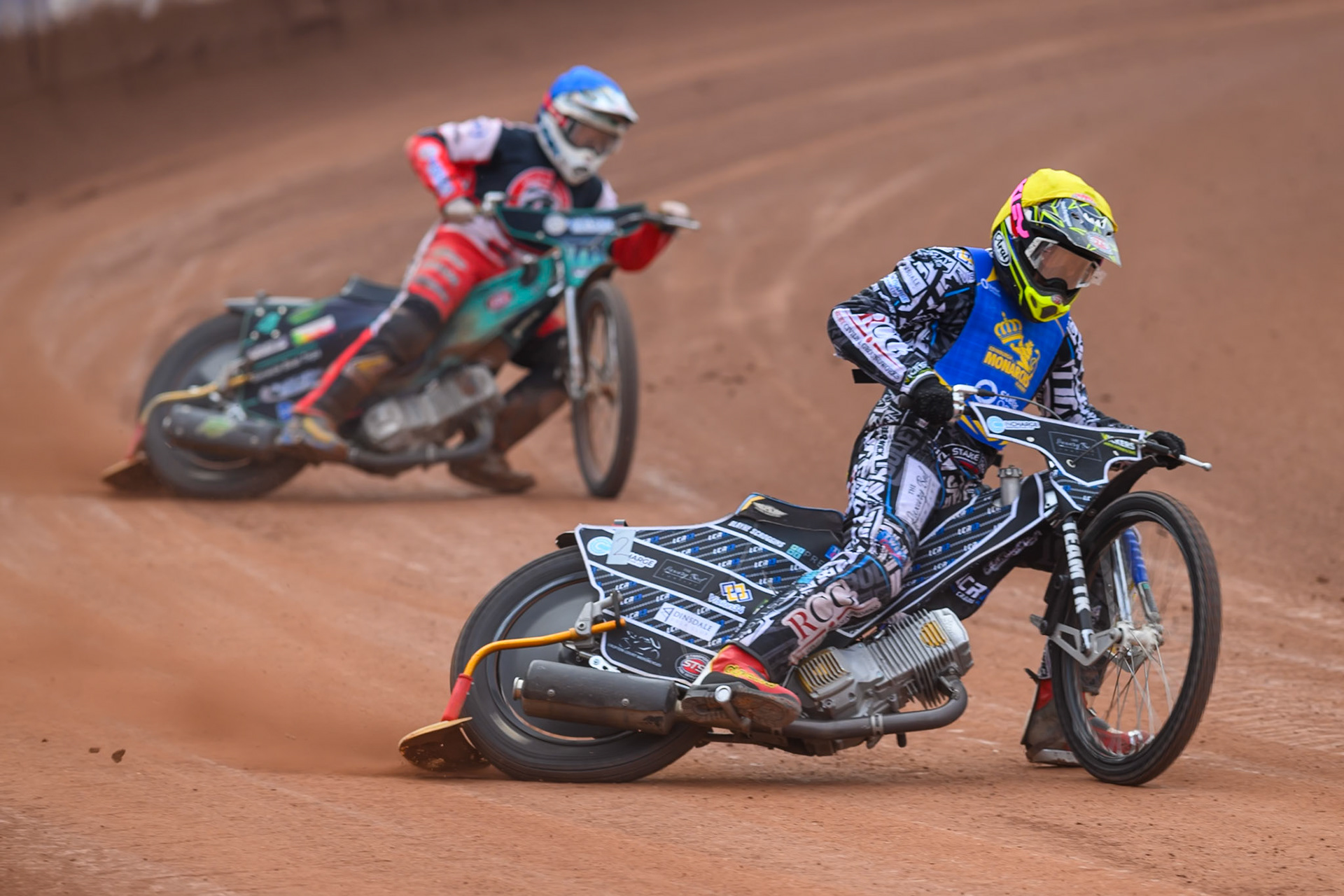 Monarchs' Luke Crang in Yellow leading Belle Vue Colts' Mason Watson in Blue during the WSRA National Development League match between Belle Vue Aces and Edinburgh Academy at the National Speedway Stadium, Manchester on Sunday 12th October 2025. (Photo: Ian Charles | MI News)