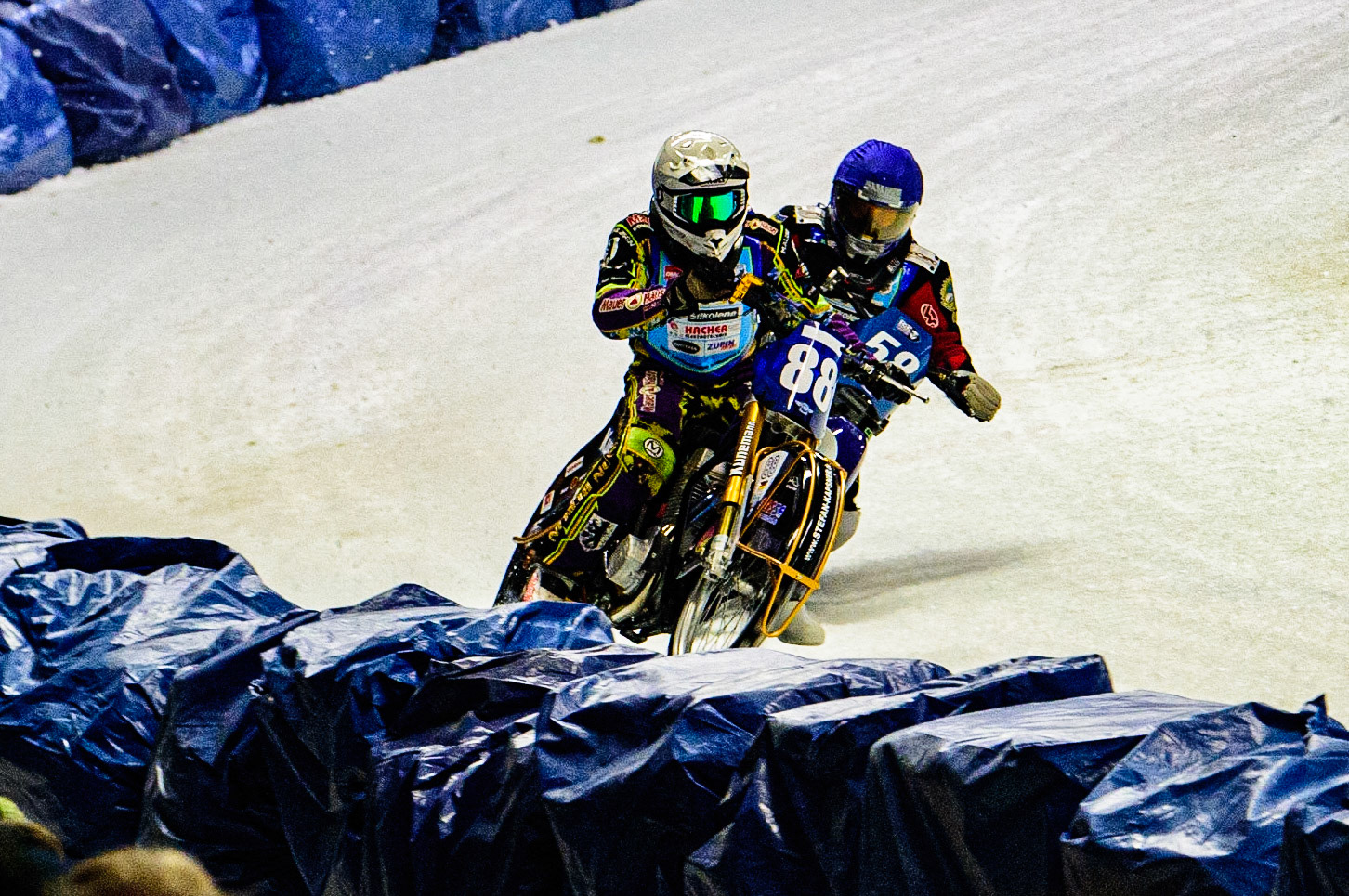Stefan Svensson (Blue) chases Max Niedermaier (White) during the Race of Legends at the Max-Aicher-Arena, Inzell on Friday 17th March 2023. (Photo: Ian Charles | MI News)