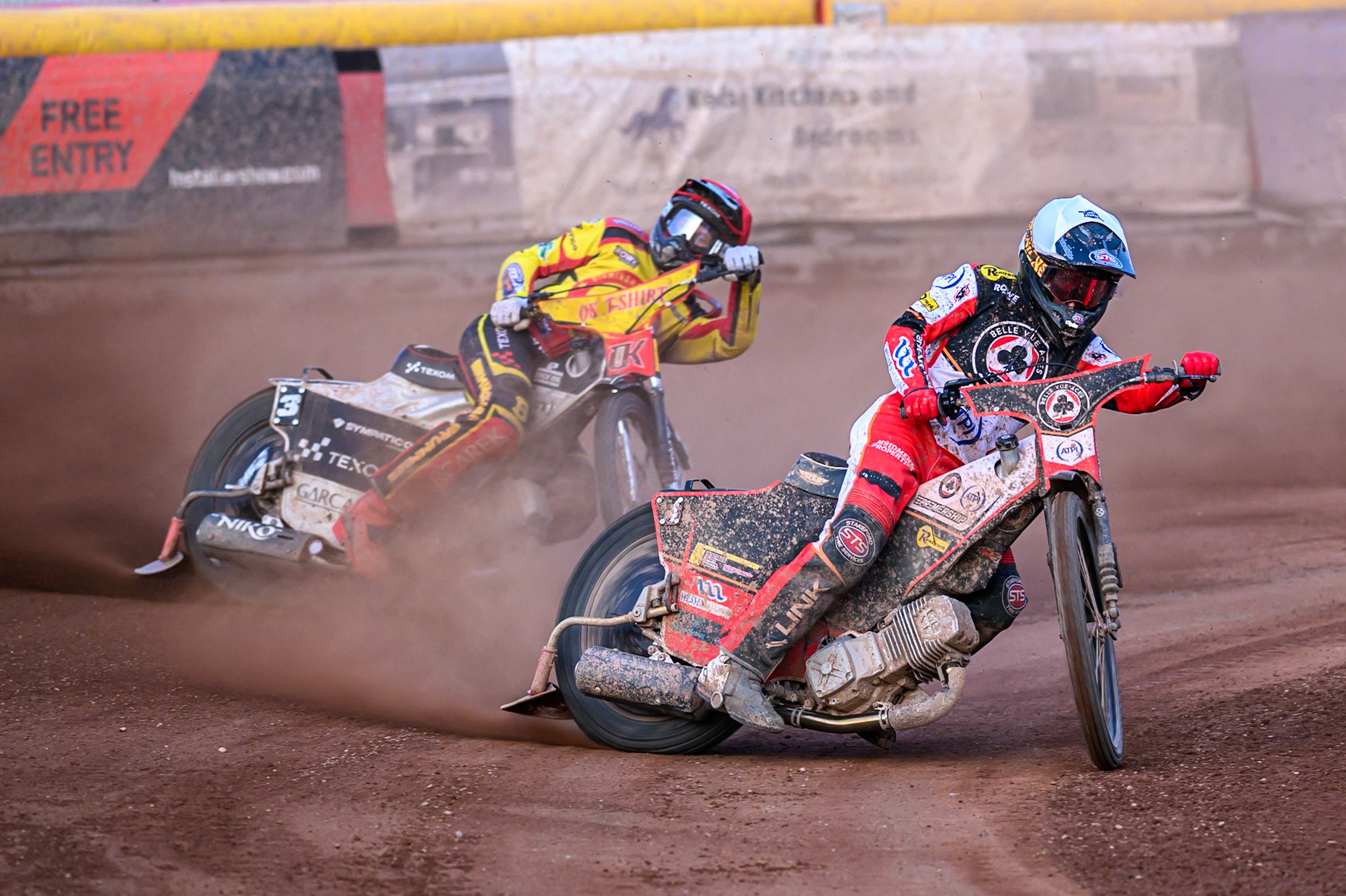 Belle Vue Aces' Zach Cook in White leading Birmingham Brummies' Tobiasz Musielak in Red during the Rowe Motor Oil Premiership match between Birmingham Brummies and Belle Vue Aces at Perry Bar Stadium, Birmingham on Monday 2nd June 2025. (Photo: Ian Charles | MI News)