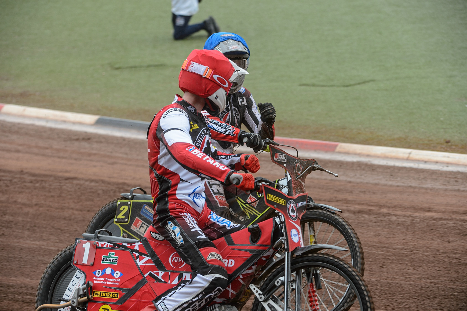 MANCHESTER, UK. MAY 2ND Max Fricke (Red) and Jye Etheridge  celebrate their heat win  during the SGB Premiership match between Belle Vue Aces and Peterborough at the National Speedway Stadium, Manchester on Monday 2nd May 2022. (Credit: Ian Charles | MI News)