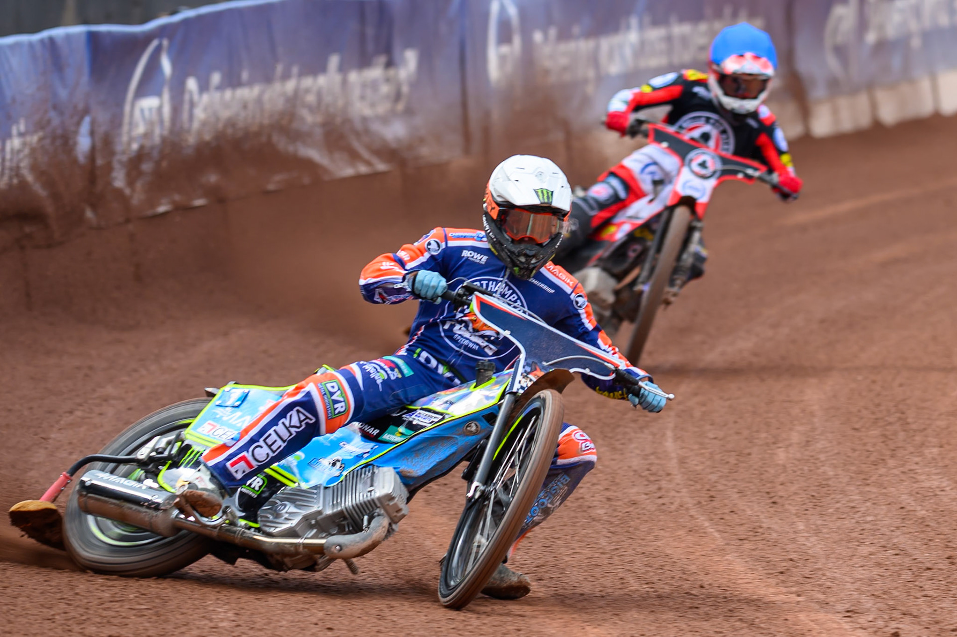 Jaimon Lidsey of Northampton Foxes in White leading Zach Cook of Belle Vue Aces in Blue during the Rowe Motor Oil Premiership match between Belle Vue Aces and Northampton Foxes at the National Speedway Stadium, Manchester on Monday 4th May 2026. (Photo: Ian Charles | MI News)