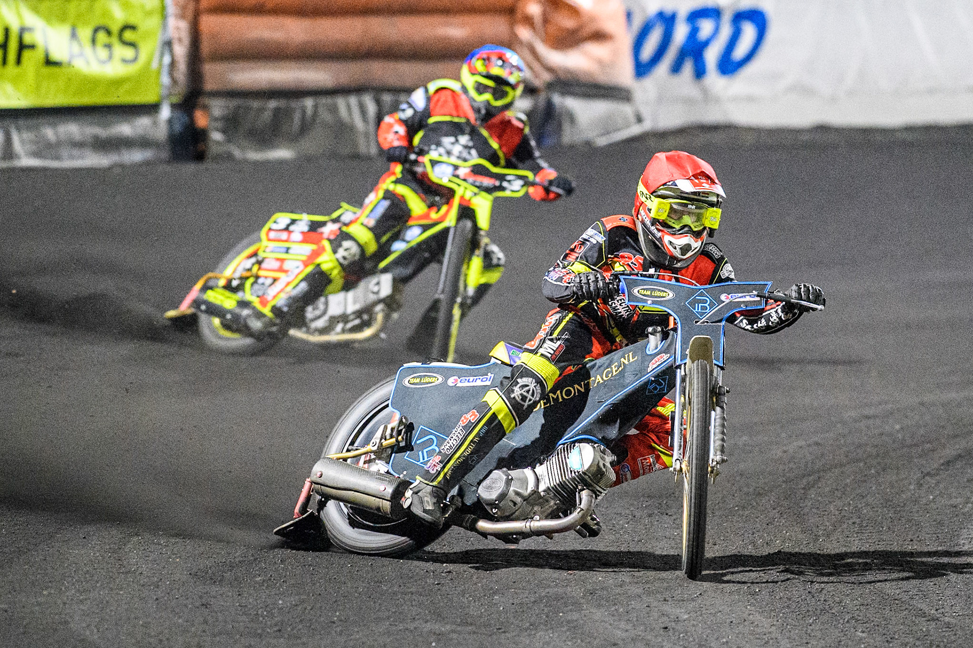 Niek Meijerink in Red leading Sjoerd Rozenberg in Blue in the Veenoord Bokaal Support Class during the Golden JOPA Helmet at Sportpark Veenoord, Veenoord, Netherlands on Saturday 21st September 2024. (Photo: Ian Charles | MI News)