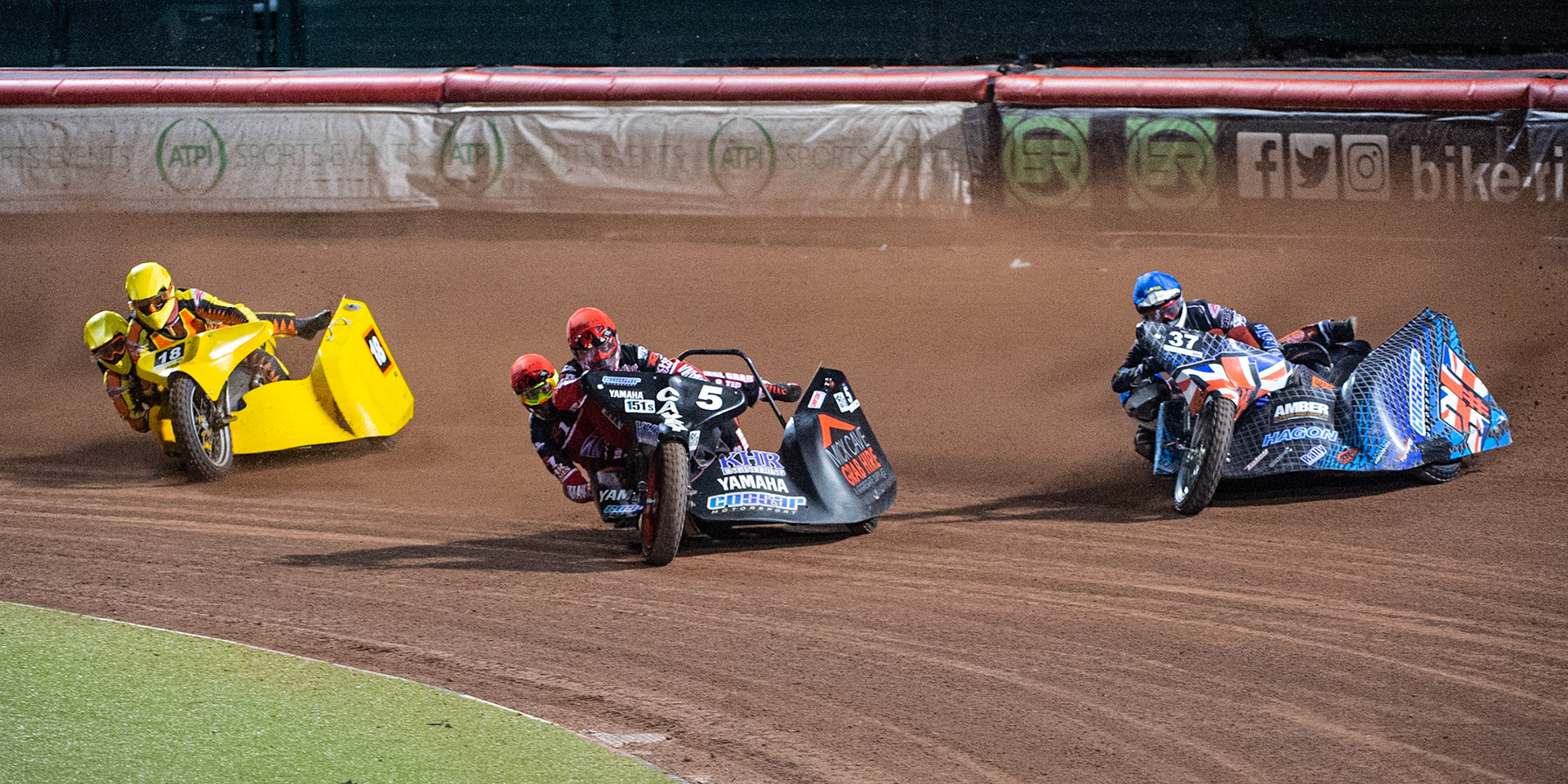 MANCHESTER, ENGLAND (l-r) Mick Stace & Ryan Knowles (18), Mick Cave & Bradley Steer (5) and Mark Cossar & Carl Pugh during the  ACU Sidecar Speedway Manchester Masters,  Belle Vue National Speedway Stadium, Manchester Saturday 12 October 2019 (Credit: Ian Charles | MI News)
