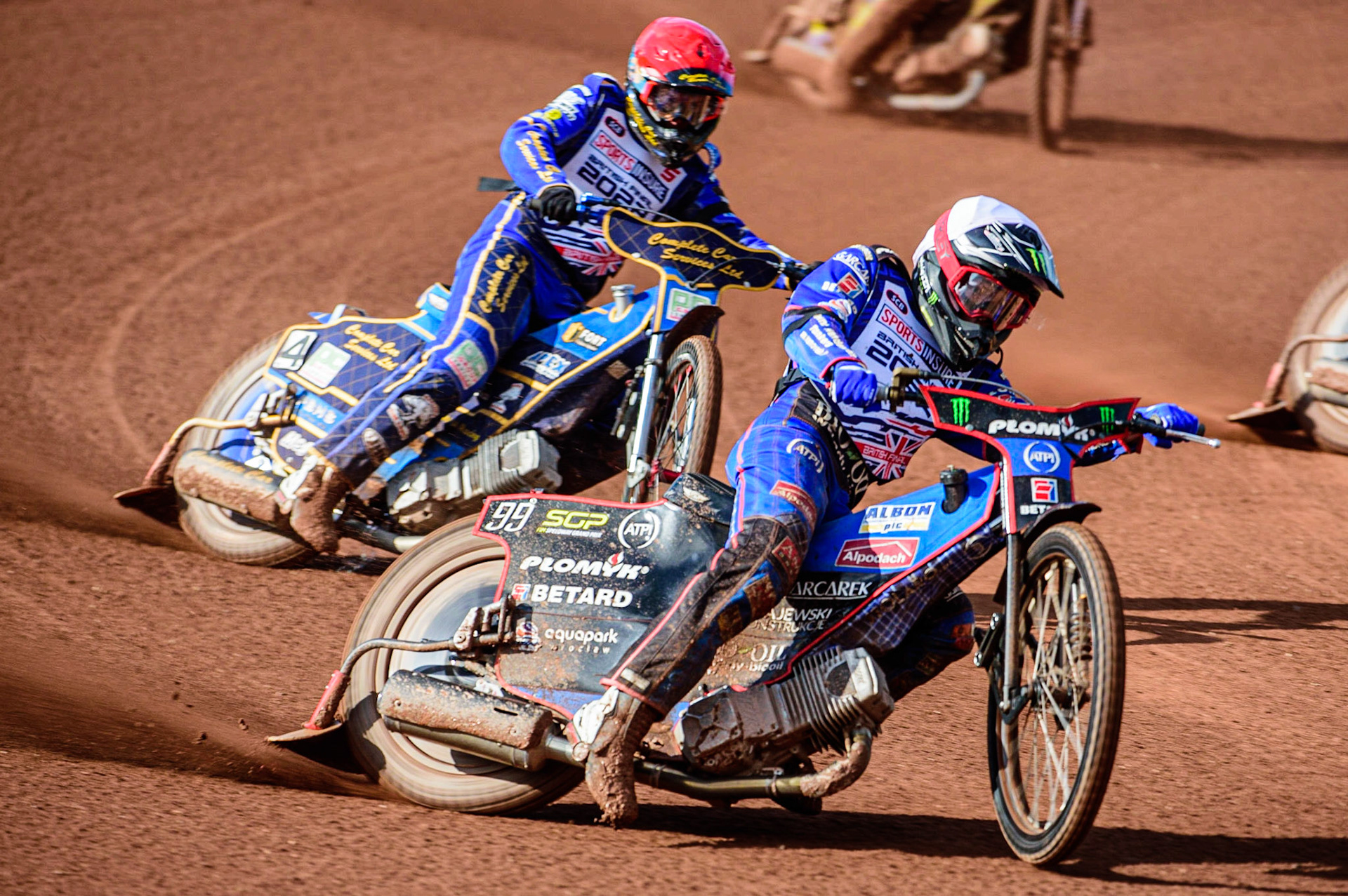 Dan Bewley  (White) leads Kyle Howarth  (Red) during the Sports Insure British Speedway Final, at the National Speedway Stadium, Manchester, on Sunday 18th September 2022. (Credit: Ian Charles | MI News )