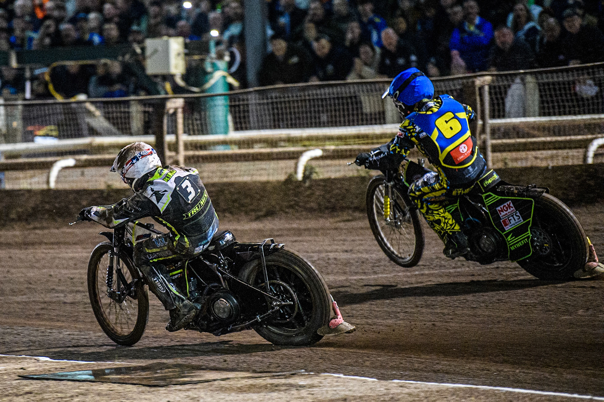 Danny King (White) is passed by Jye Etheridge (Blue) during the Sports Insure Premiership Grand Final Second Leg match between Sheffield Tigers and Ipswich Witches at Owlerton Stadium, Sheffield on Thursday 5th October 2023. (Photo: Ian Charles | MI News)