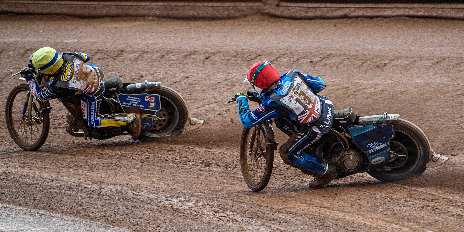 Richard Lawson (Red) chases Ben Barker (Yellow) during the Sports Insure British Speedway Final at the National Speedway Stadium, Manchester on Monday 14th August 2023. (Photo: Ian Charles | MI News)