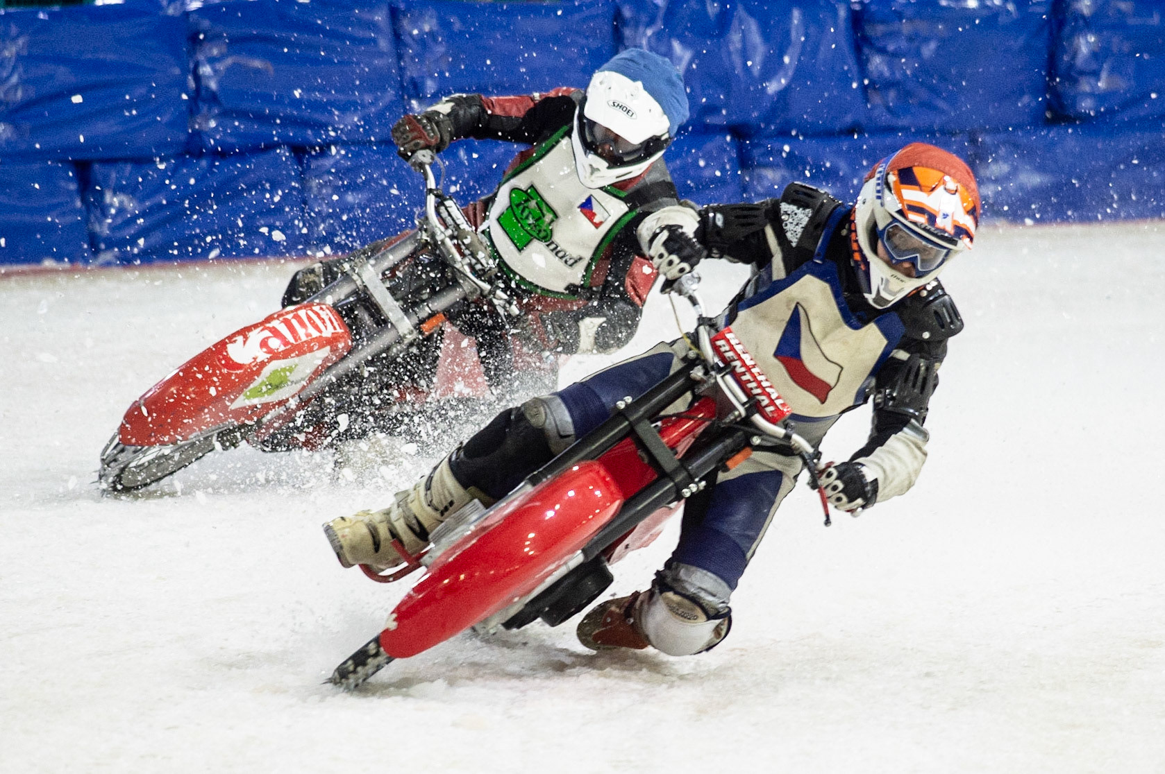 Photo: Ian Charles

David Lizák (Red) passes Robert Růžička (Blue)

Roelof Thijs Bokaal, Ice Rink Thialf, Heerenveen, Netherlands Friday  29  March  2019