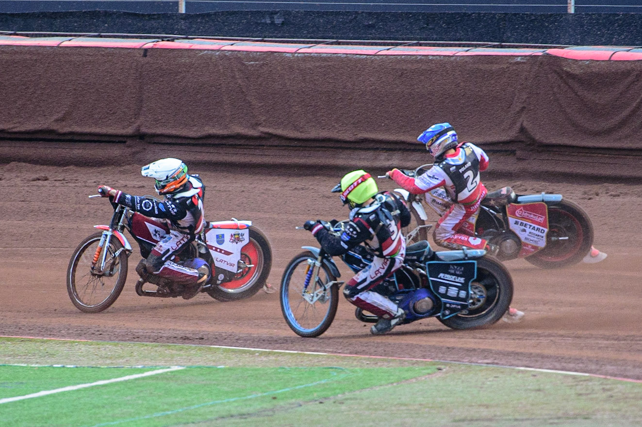 MANCHESTER, UK. OCT 17TH Andzejs Lebedevs of Latvia (White) leads Francis Gusts of Latvia (Yellow) and Maciej Janowski of Poland (Blue) during the Monster Energy FIM Speedway of Nations at the National Speedway Stadium, Manchester on Sunday  17th October 2021. (Credit: Ian Charles | MI News)