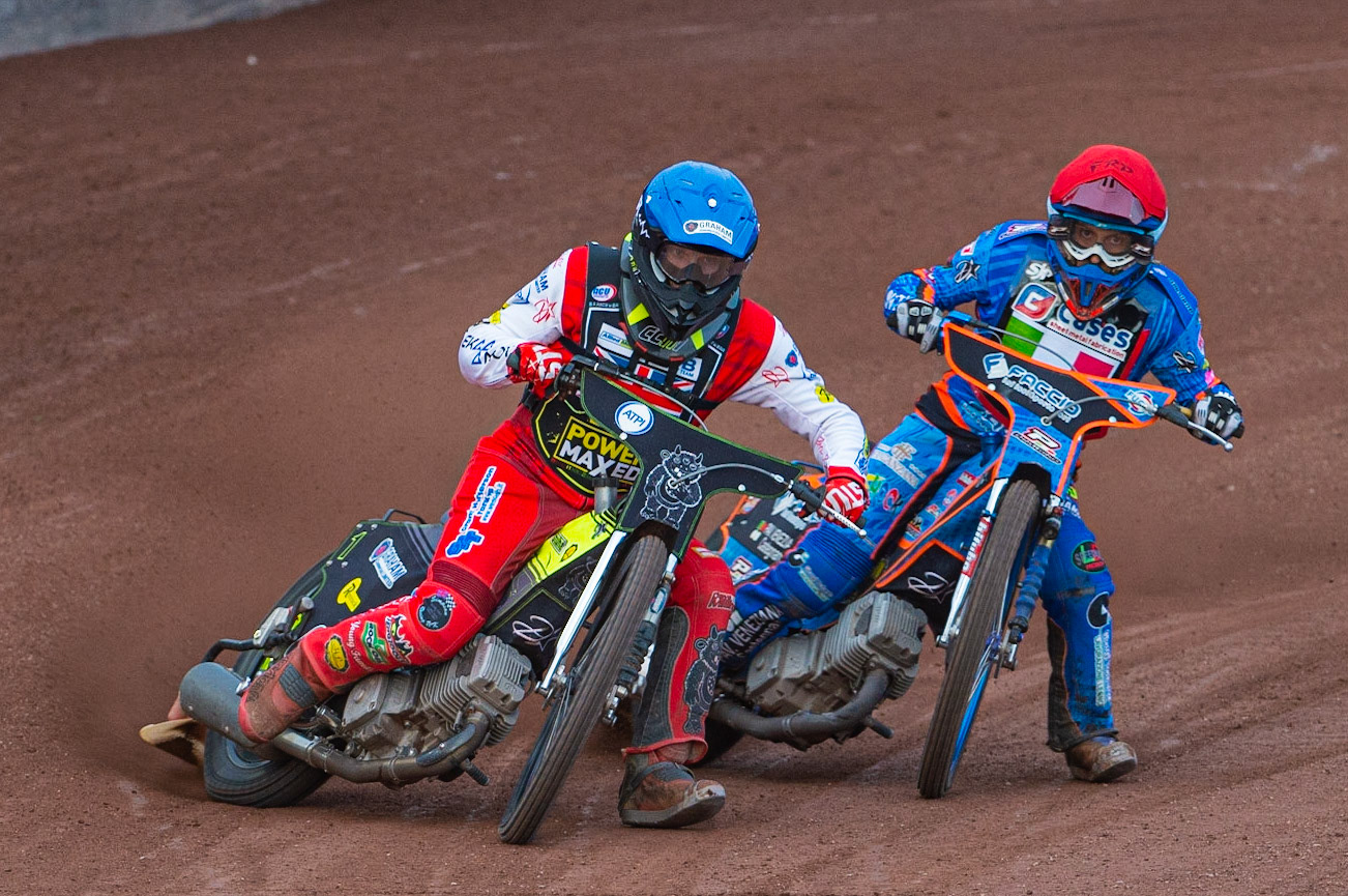 Photo by Ian Charles:

Craig Cook (Blue) gets the better of Nico Covatti (Red)

FIM Speedway Grand Prix World Championship - Qualifying Round 1, Peugeot Ashfield Stadium, Glasgow, 8 June 2019