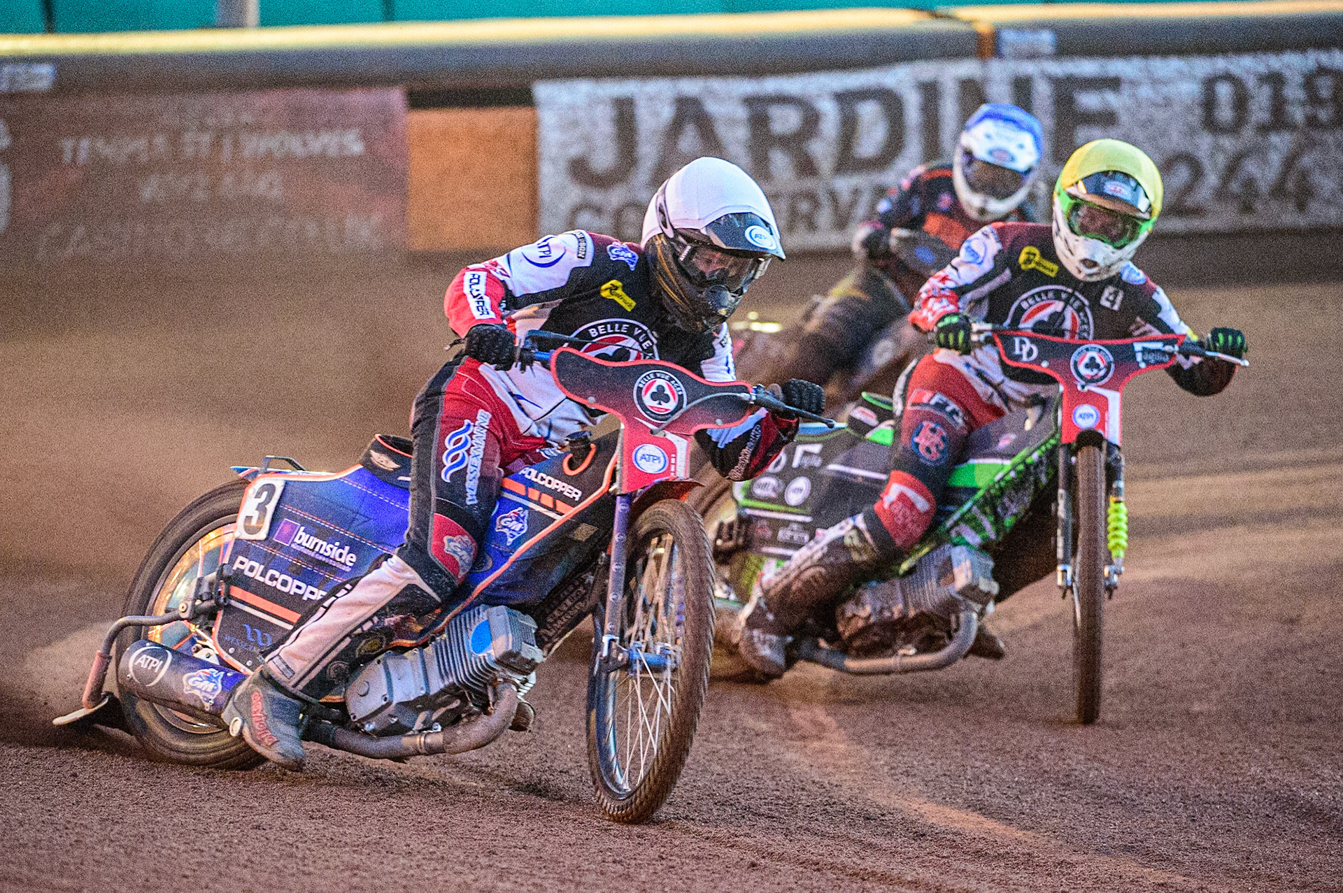 Brady Kurtz  (White) and Charles Wright (Yellow) go for maximum points ahead of Josh Pickering (Blue) during the SGB Premiership match between Wolverhampton Wolves and Belle Vue Aces at Monmore Green Stadium, Wolverhampton on Monday 29th August 2022. (Credit: Ian Charles | MI News)