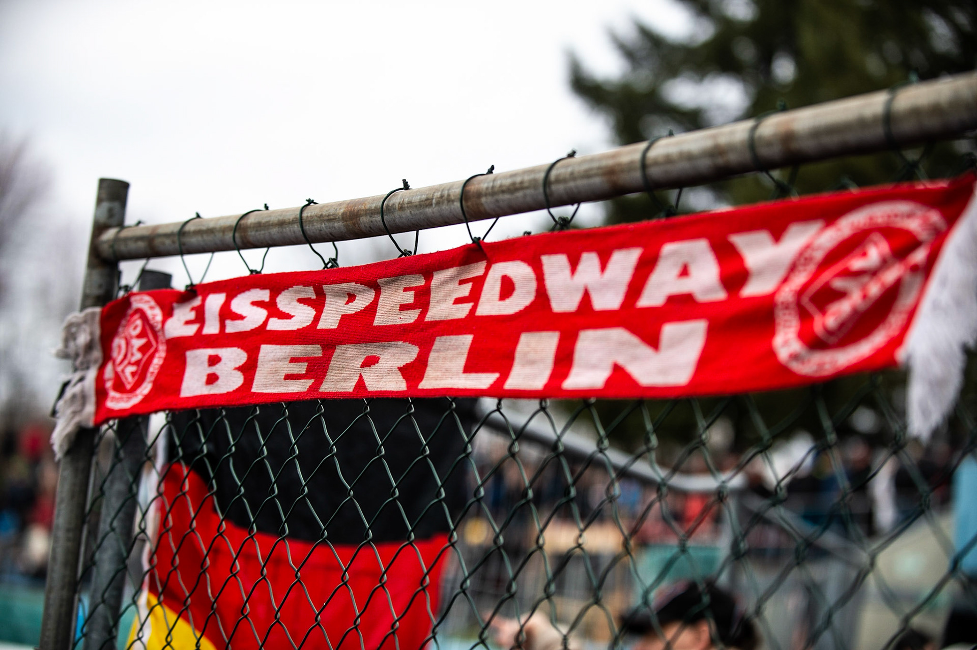 Photo: Ian Charles

Scarf on fence

FIM Ice Speedway Gladiators World Championship, Final 3.1, Horst-Dohm Eisstadion, Berlin, Germany Saturday  2  March  2019