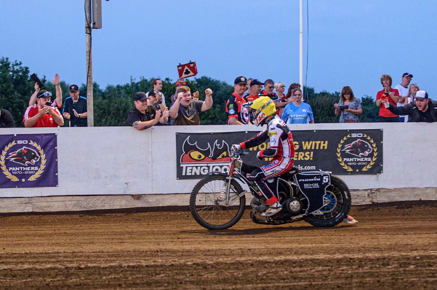 PETERBOROUGH, UK. JULY 19TH  Dan Bewley  is cheered by the Aces fans during the SGB Premiership match between Peterborough and Belle Vue Aces at East of England Showground, Peterborough on Monday 19th July 2021. (Credit: Ian Charles | MI News)