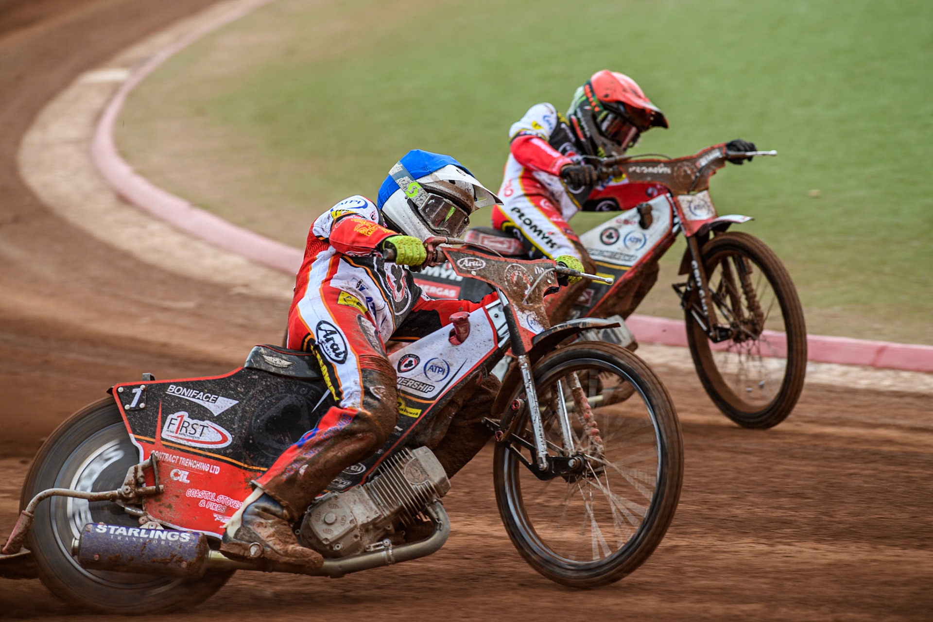 Jake Mulford of Belle Vue Aces in Blue rides outside Dan Bewley of Belle Vue Aces in Red during the Rowe Motor Oil Premiership match between Belle Vue Aces and Sheffield Tigers at the National Speedway Stadium, Manchester on Monday 5th May 2025. (Photo: Ian Charles | MI News)