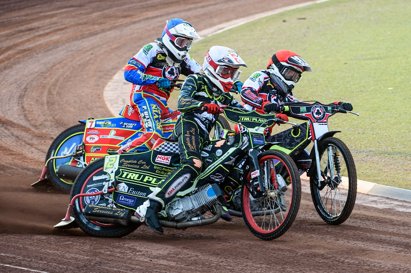 MANCHESTER UKDrew Kemp (White)  outside Tom Brennan (Red) and Simon Lambert (Blue) during the SGB Premiership match between Belle Vue Aces and Ipswich Witches at the National Speedway Stadium, Manchester on Monday 2nd August 2021. (Credit: Ian Charles | MI News)
