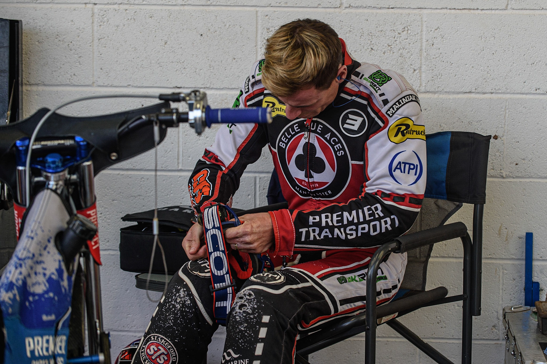 MANCHESTER UKSteve Worrall  prepares for the meeting during the SGB Premiership match between Belle Vue Aces and Ipswich Witches at the National Speedway Stadium, Manchester on Monday 2nd August 2021. (Credit: Ian Charles | MI News)