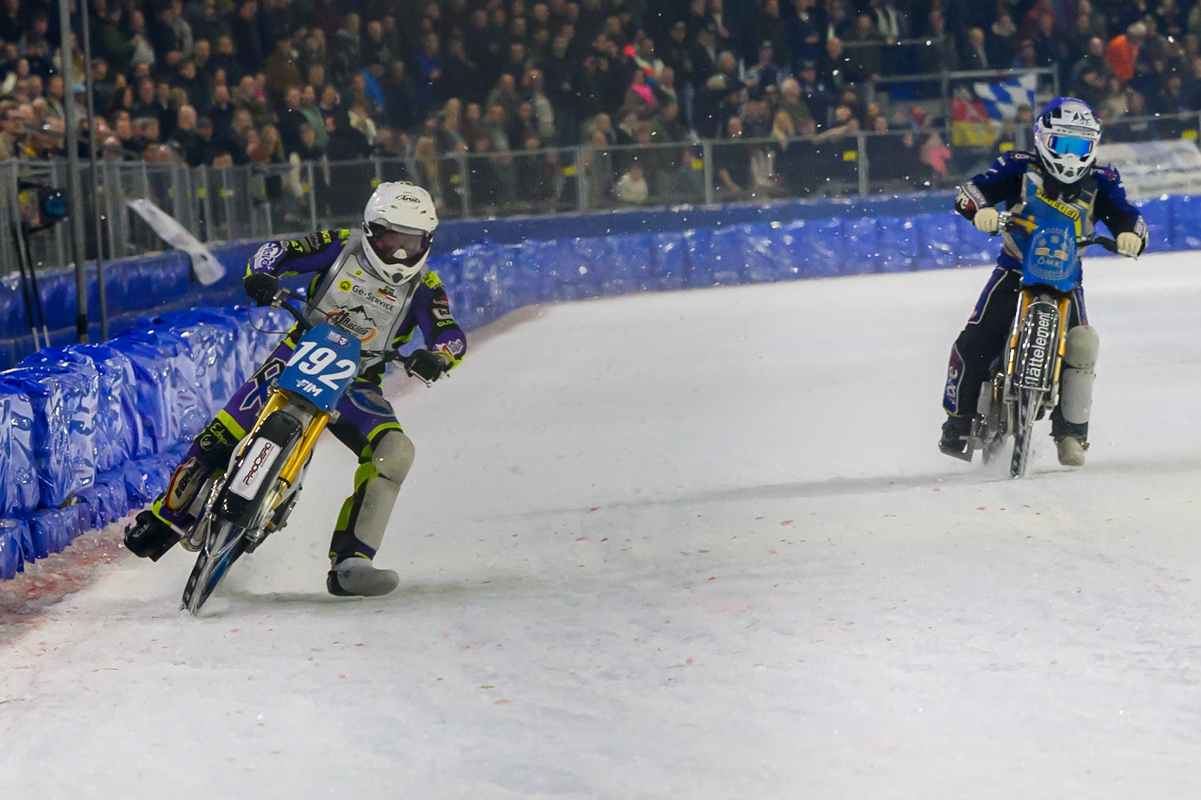 Paul Cooper of Great Britain  in White leading Jimmy Hörnell of Sweden  in Blue during the ROELOF THIJS BOKAAL at Ice Rink Thialf, Heerenveen on Friday 10th April 2026.  (Photo: Ian Charles | MI News)