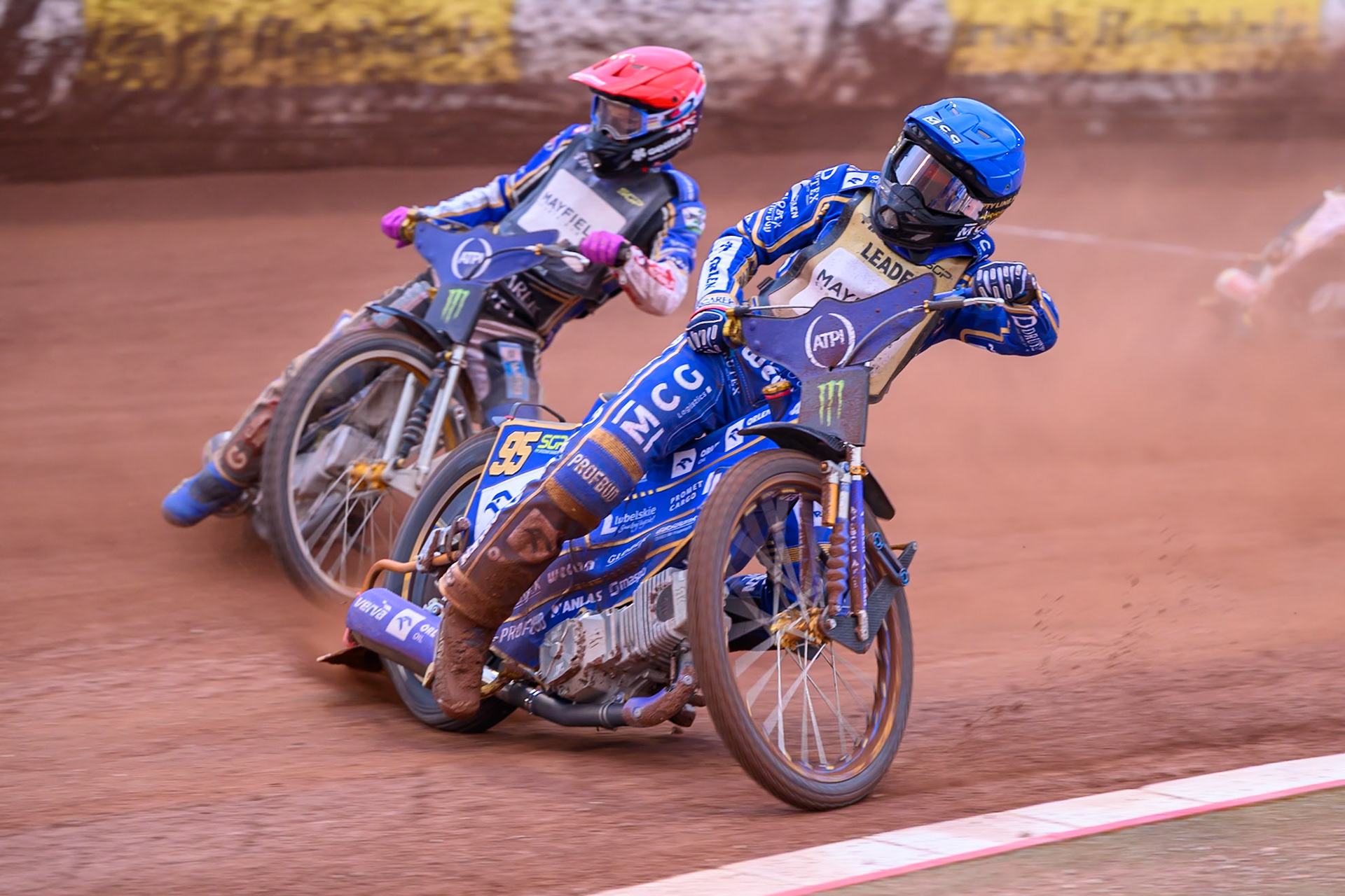 Bartosz Zmarzlik (95) of Poland  in Blue rides inside Jason Doyle (69) of Australia in Red during the ATPI  FIM Speedway GP of Manchester at the National Speedway Stadium, Manchester on Saturday 6th June 2026. (Photo: Ian Charles | MI News)
