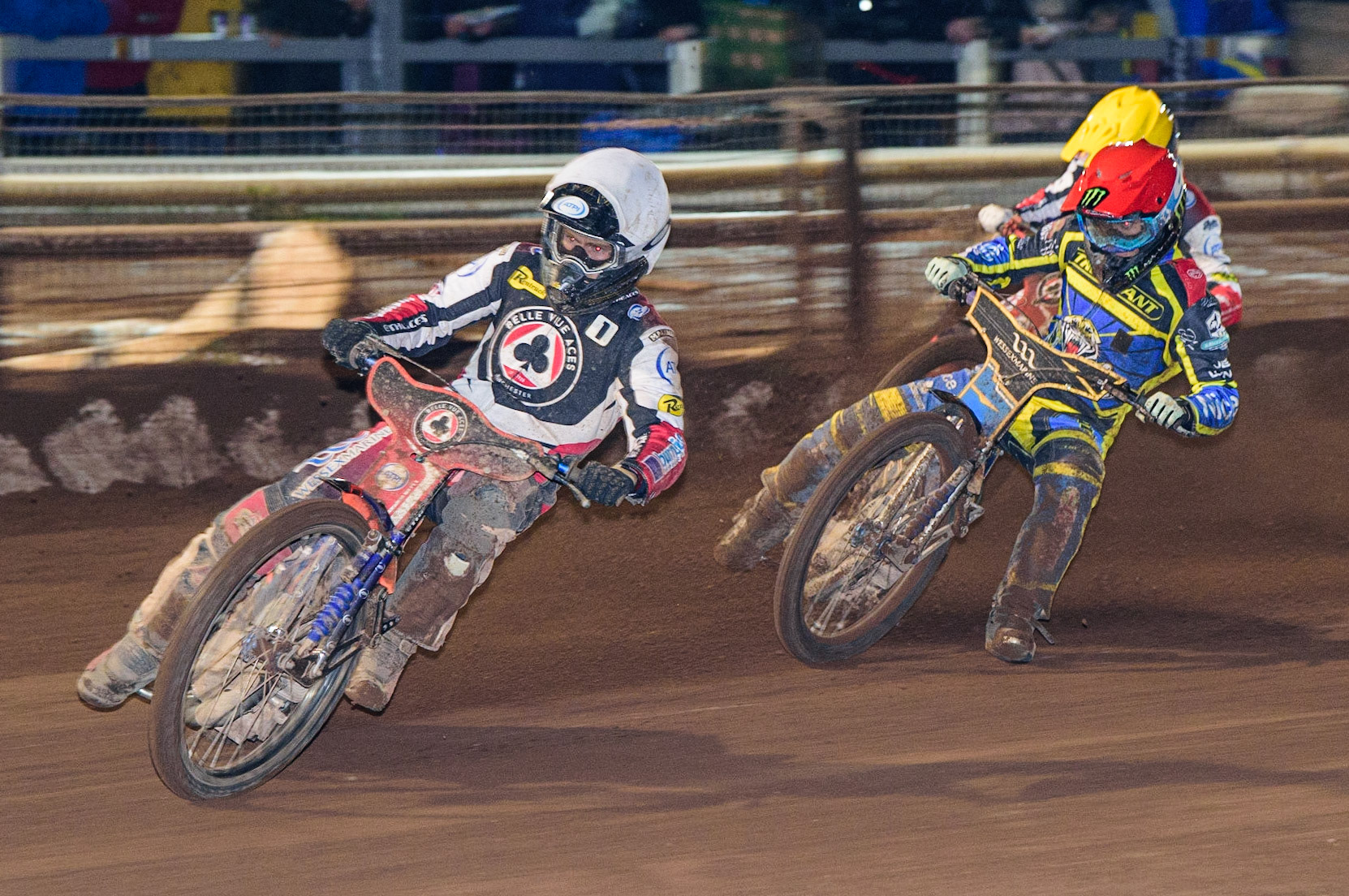 Brady Kurtz  (White) leads Jack Holder (Red) and Robert Lambert  (Yellow) during the SGB Premiership Grand Final 2nd Leg between Sheffield Tigers and Belle Vue Aces at Owlerton Stadium, Sheffield on Thursday 13th October 2022. (Credit: Ian Charles | MI News)