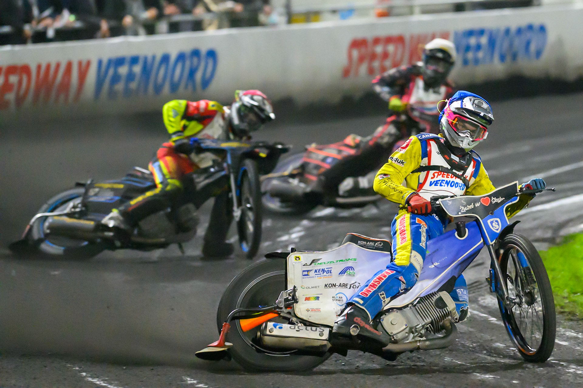 Leon Sziegiel of Poland in Blue leading leading Eddie Bock of Sweden in Red  and Glenn Moi of Norway in White during the Gouden KENNY Helm at Speedway Veenoord, Veenoord in the Netherlands on Saturday 19th September 2026. (Photo: Ian Charles | MI News)