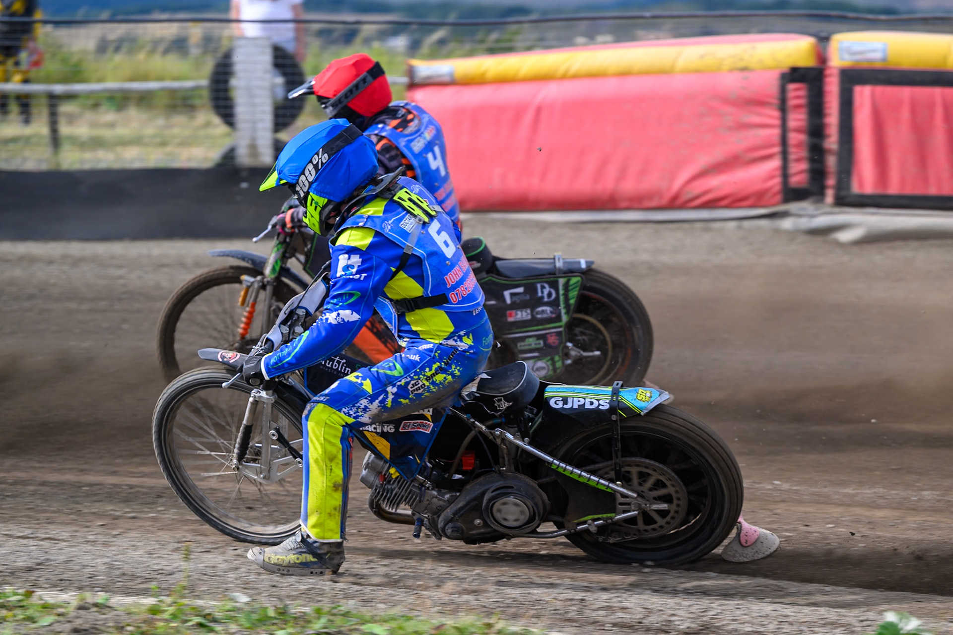 Will Boraston of Buxton Bulls in Blue chases Jack Roberts of Buxton Bulls in Red during the WSRA National Development League match between Buxton Bulls and King's Lynn Young Stars at Hi-Edge Speedway, Buxton on Sunday 9th August 2026. (Photo: Ian Charles | MI News)