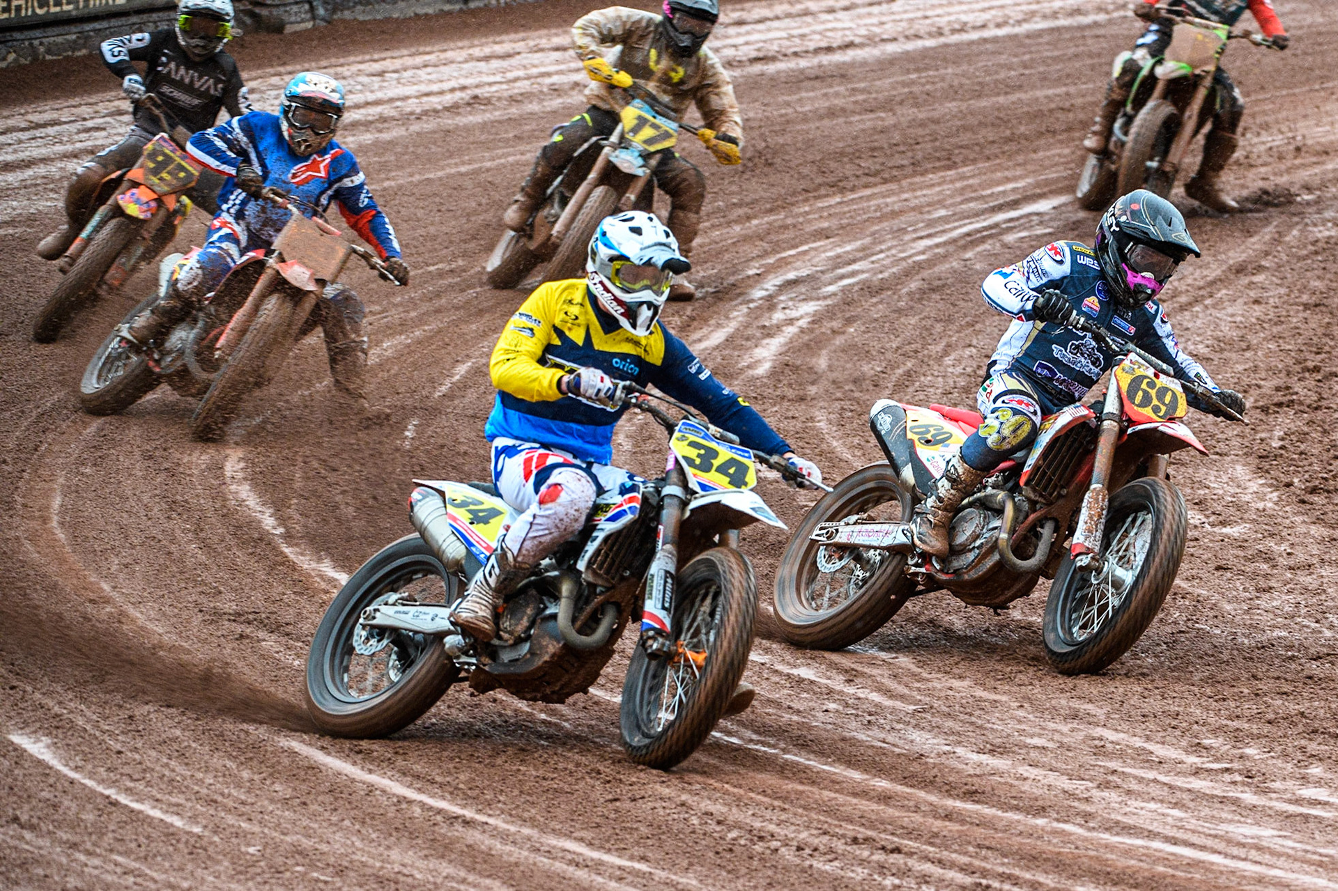 Ervin Krajčovič (34) from Czech Rep. outside Sammy Halbert (69) from USA as they lead the pack during the FIM World Flat Track Championship Round 1 at the National Speedway Stadium, Manchester on Saturday 5th August 2023. (Photo: Ian Charles | MI News)