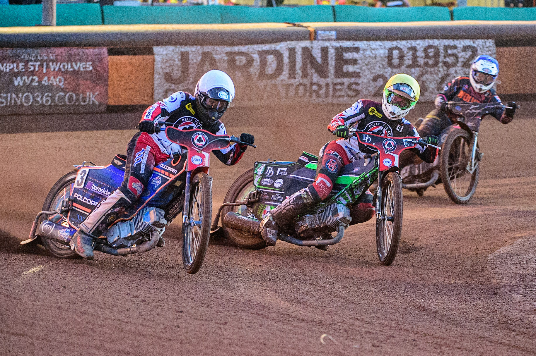 Brady Kurtz  (White) and Charles Wright (Yellow) go for maximum points ahead of Josh Pickering (Blue) during the SGB Premiership match between Wolverhampton Wolves and Belle Vue Aces at Monmore Green Stadium, Wolverhampton on Monday 29th August 2022. (Credit: Ian Charles | MI News)