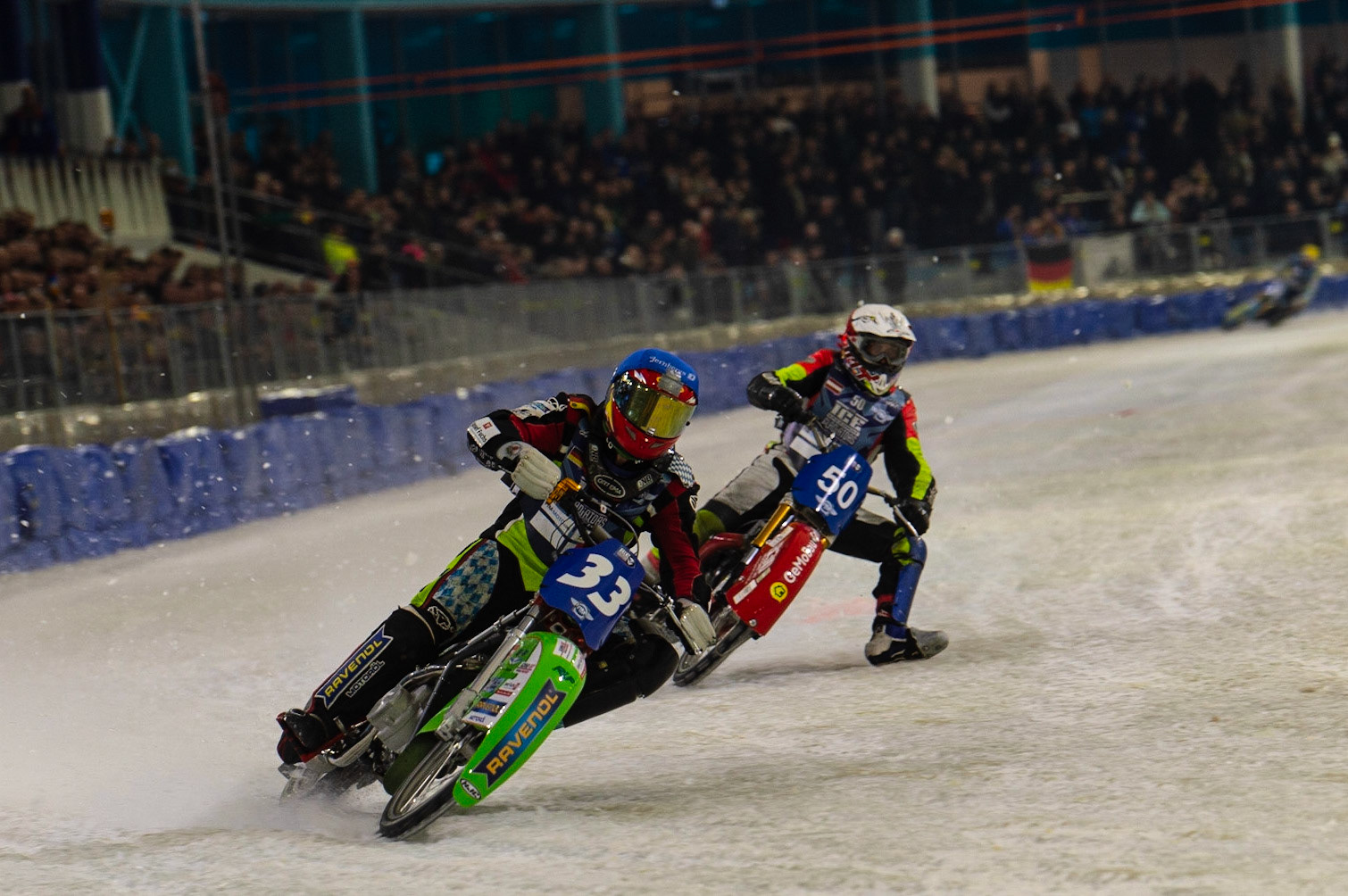 HEERENVEEN, NL. Johann Weber (33)  passes Harald Simon (50) during the FIM Ice Speedway Gladiators World Championship Final 3 at Ice Rink Thialf, Heerenveen on Saturday  2 April 2022. (Credit: Ian Charles | MI News)