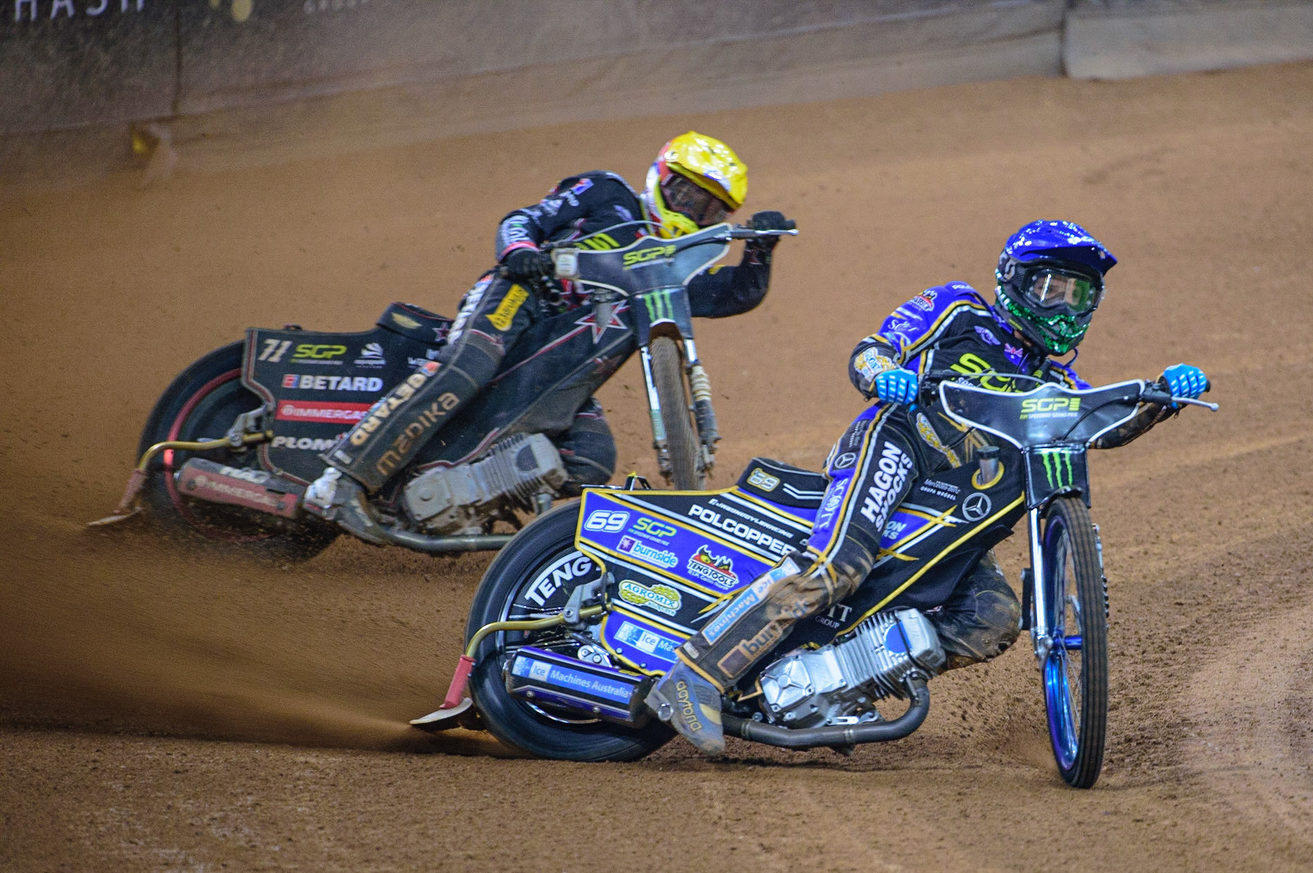Jason Doyle (69) (Blue) leads Maciej Janowski (71) (Yellow) during the FIM  Speedway Grand Prix of Great Britain at the Principality Stadium, Cardiff on Saturday 13th August 2022. (Credit: Ian Charles | MI News