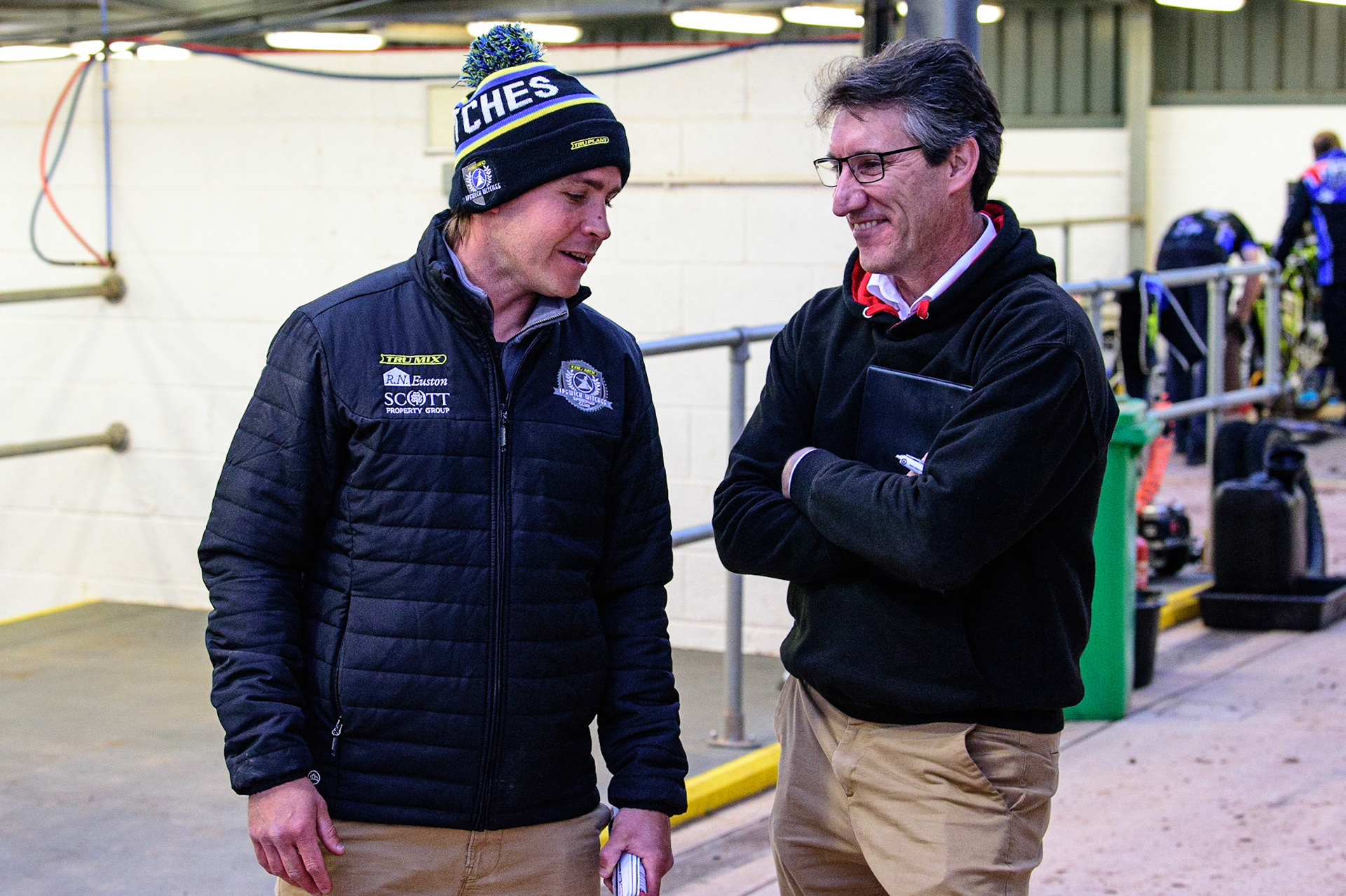 MANCHESTER, UK. JUN 6TH Ipswich TruMix Witches  manager Richie Hawkins  chats with Belle Vue ATPI Aces manager Mark Lemon    during the SGB Premiership match between Belle Vue Aces and Ipswich Witches at the National Speedway Stadium, Manchester on Monday 6th June 2022. (Credit: Ian Charles | MI News)