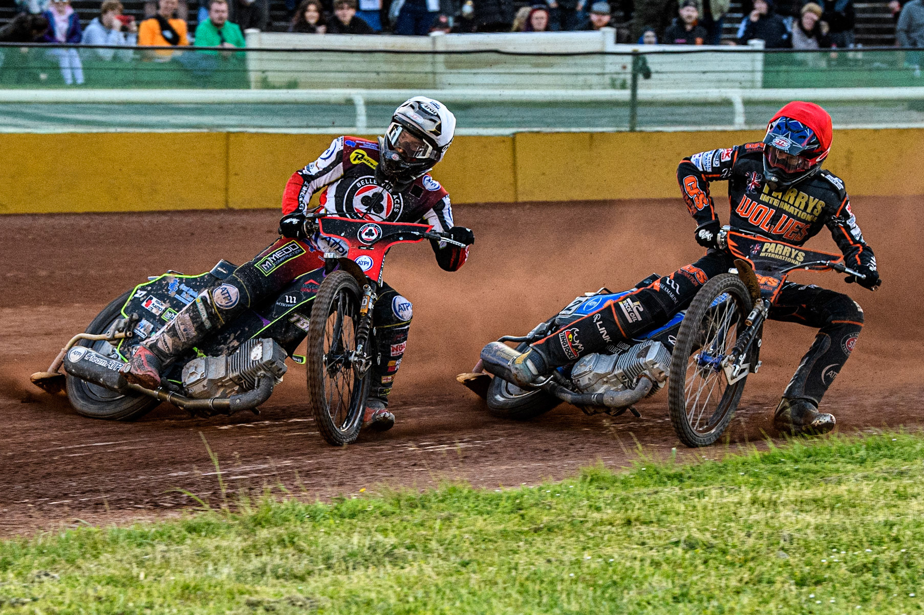Tom Brennan (White) leads Steve Worrall (Red) during the Sports Insure Premiership match between Wolverhampton Wolves and Belle Vue Aces at Monmore Green Stadium, Wolverhampton on Monday 29th May 2023. (Photo: Ian Charles | MI News)
