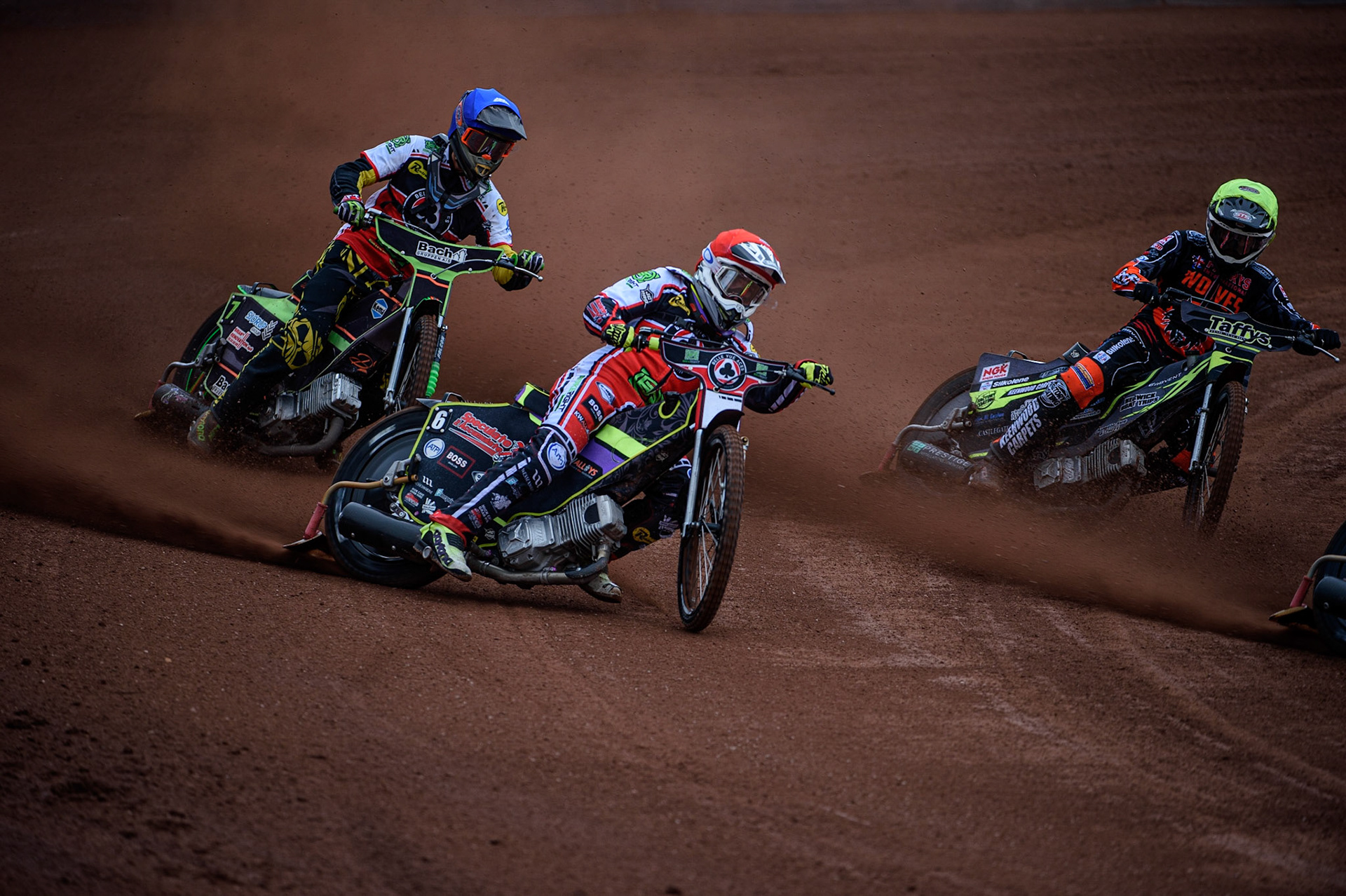 MANCHESTER, UK. AUGUST 30TH Tom Brennan  (Red) outside Leon Flint  (Yellow) with Nikolaj B. Jakobsen  (Blue) behind during the SGB Premiership match between Belle Vue Aces and Wolverhampton Wolves at the National Speedway Stadium, Manchester on Monday 30th August 2021. (Credit: Ian Charles | MI News)