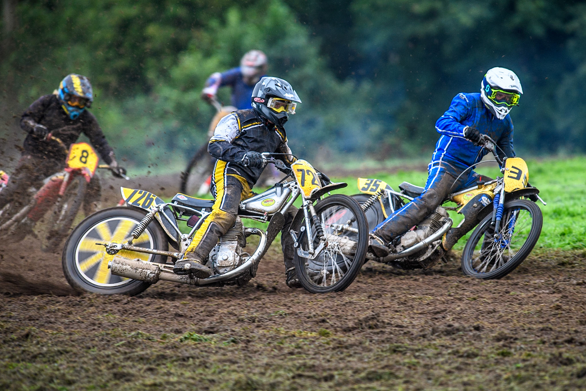 Tim Curnock (726) rides outside Darren Phillips (35) in the 500cc Upright Class during the ACU British Upright Championships at Woodhouse Lance, Gawsworth, Cheshire on Sunday 8th September 2024. (Photo: Ian Charles | MI News)