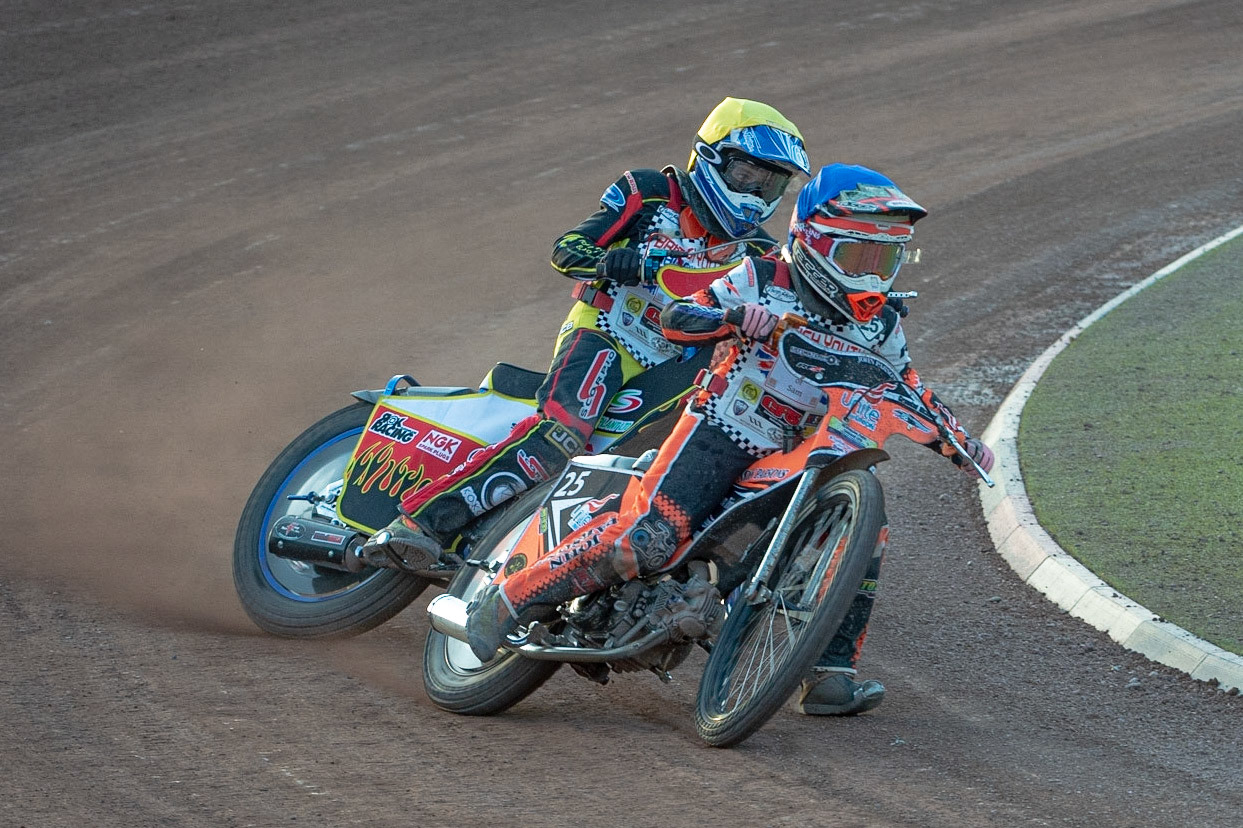 Photo: Ian Charles

Ben Trigger (Blue) leads Ben Trigger (Yellow)

Summer Speed Saturday & British Youth Speedway Championship Round 5, National Speedway Stadium, Manchester, Saturday 22 June 2019
