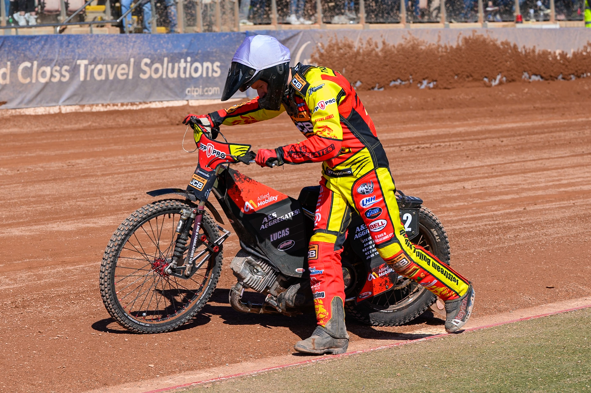 Dan Thompson of Leicester Lions  pushes his bike back to the pits after his engine failure during the Knockout Cup Northern Section match between Belle Vue Aces and Leicester Lions at the National Speedway Stadium, Manchester on Monday 6th April 2026. (Photo: Ian Charles | MI News)
