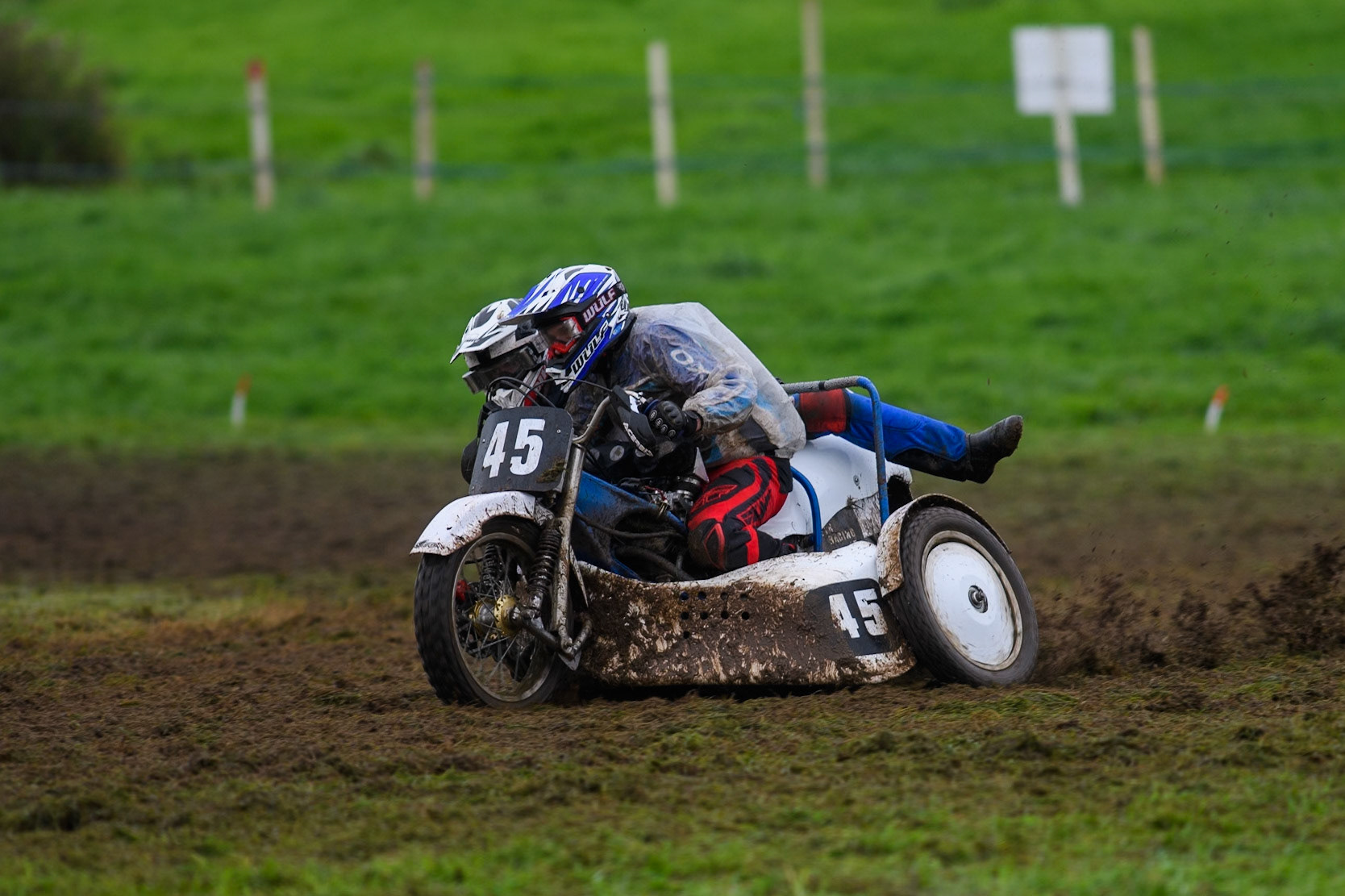 Russell Hall &amp; Sam Hall in action in the 1000cc Sidecar Class during the ACU British Upright Championships at Woodhouse Lance, Gawsworth, Cheshire on Sunday 8th September 2024. (Photo: Ian Charles | MI News)