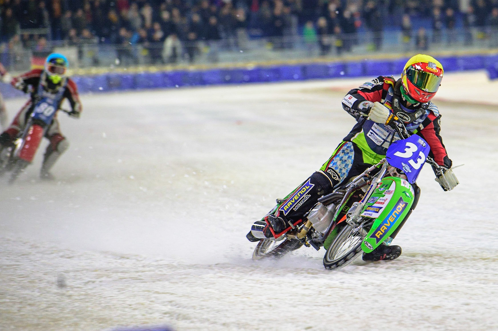 HEERENVEEN, NL. Johann Weber (33)  (Yellow) leads Jiri Wildt (80) (Blue)  during the FIM Ice Speedway Gladiators World Championship Final 4 at Ice Rink Thialf, Heerenveen on Sunday  3 April 2022. (Credit: Ian Charles | MI News)